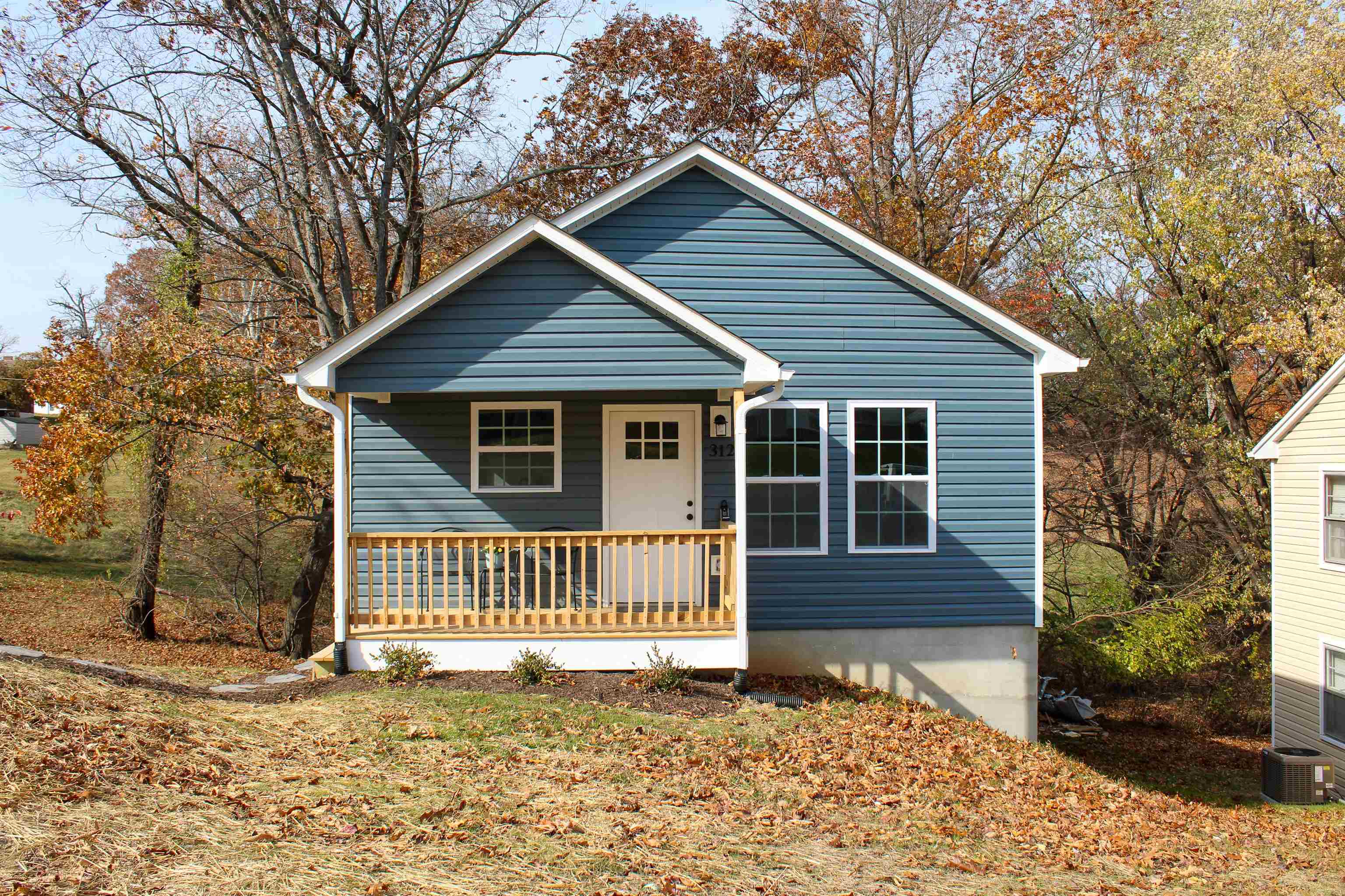 312 N WAVERLY ST, STAUNTON, Virginia 24401, 3 Bedrooms Bedrooms, ,2 BathroomsBathrooms,Residential,312 N WAVERLY ST,670905 MLS # 670905