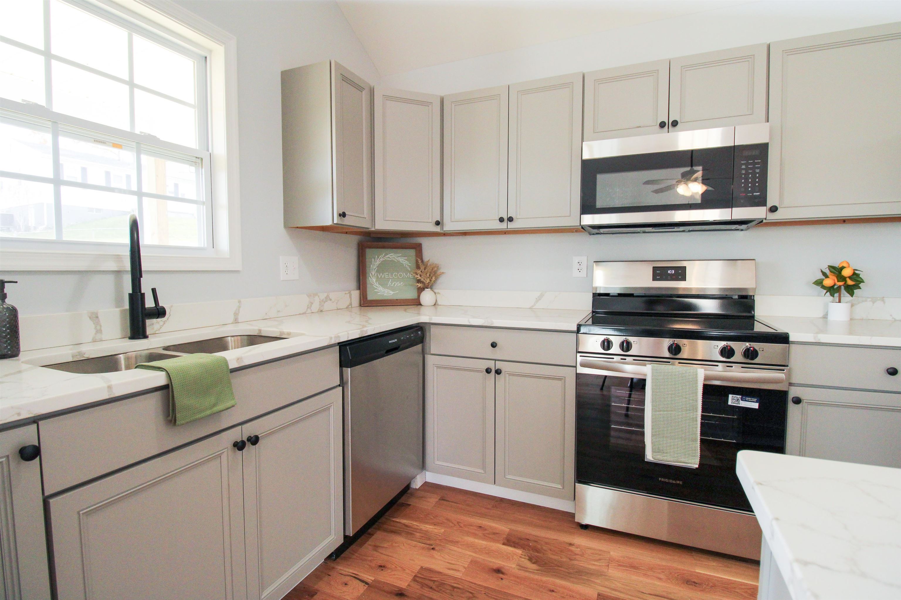 312 N WAVERLY ST, STAUNTON, Virginia 24401, 3 Bedrooms Bedrooms, ,2 BathroomsBathrooms,Residential,312 N WAVERLY ST,670905 MLS # 670905