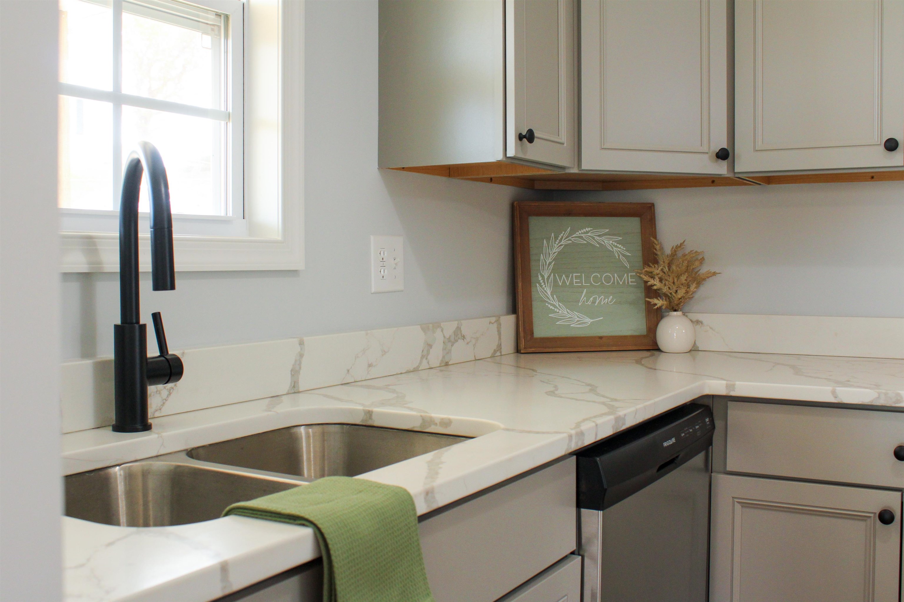 312 N WAVERLY ST, STAUNTON, Virginia 24401, 3 Bedrooms Bedrooms, ,2 BathroomsBathrooms,Residential,312 N WAVERLY ST,670905 MLS # 670905