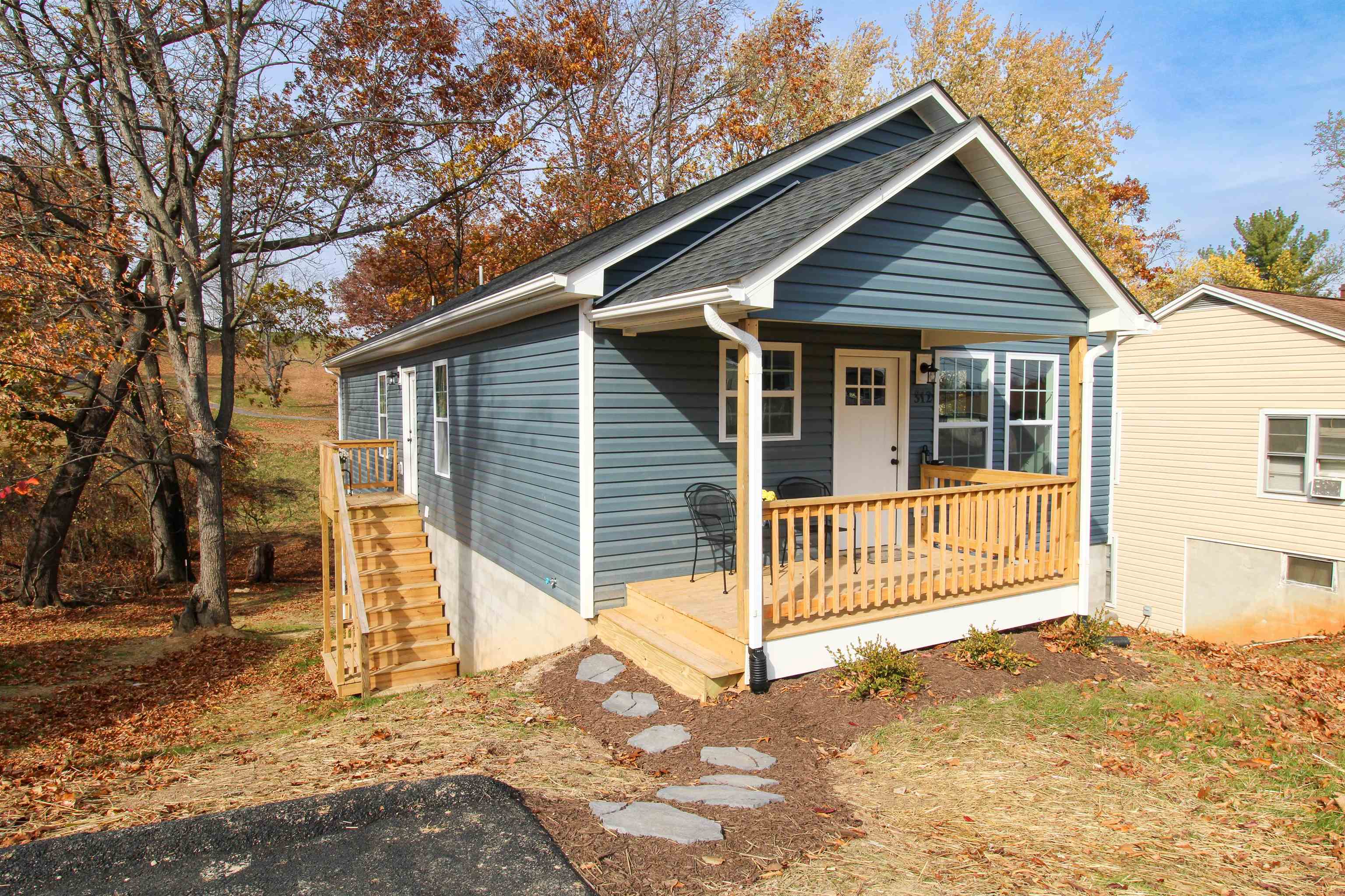 312 N WAVERLY ST, STAUNTON, Virginia 24401, 3 Bedrooms Bedrooms, ,2 BathroomsBathrooms,Residential,312 N WAVERLY ST,670905 MLS # 670905