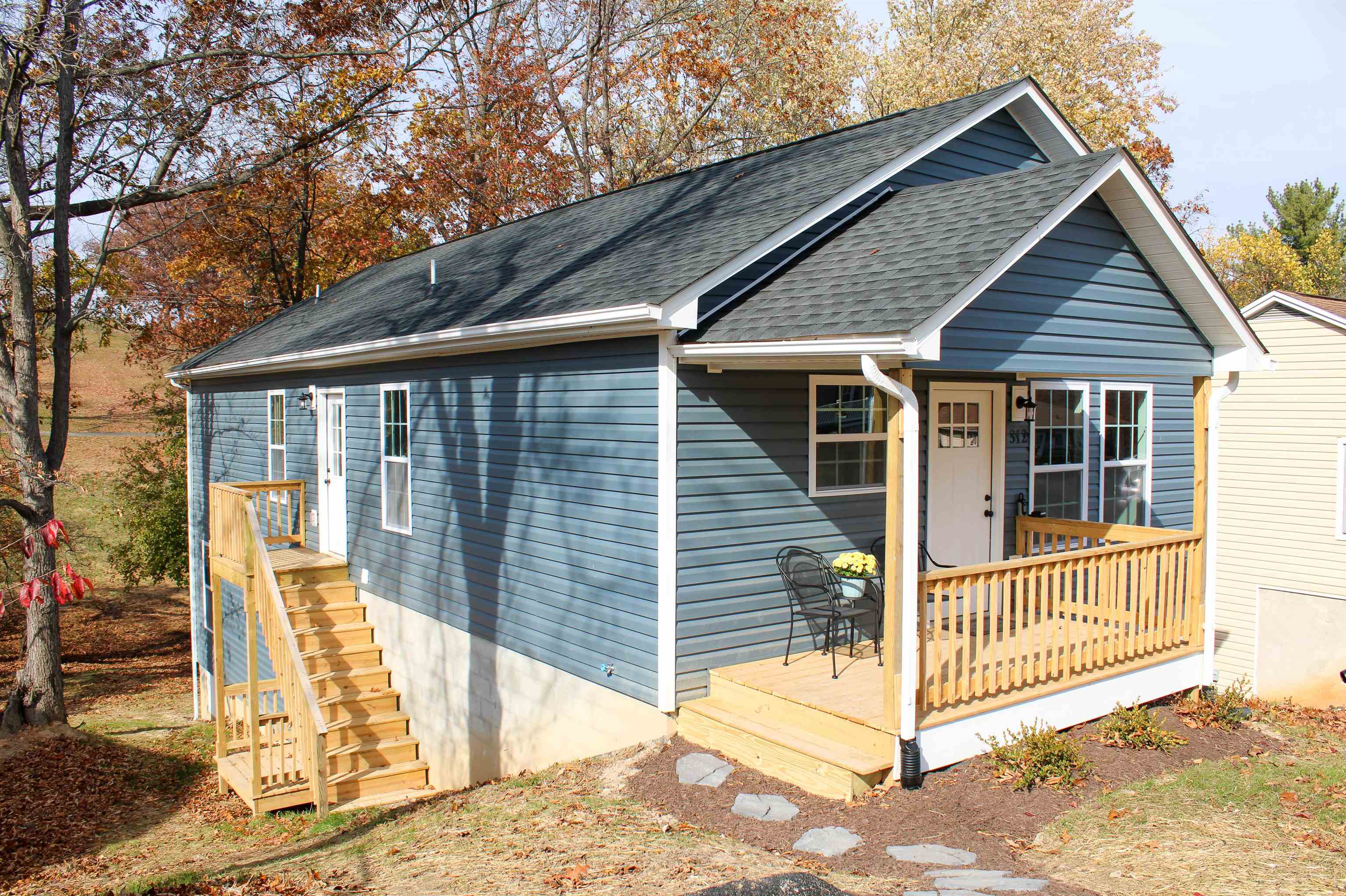 312 N WAVERLY ST, STAUNTON, Virginia 24401, 3 Bedrooms Bedrooms, ,2 BathroomsBathrooms,Residential,312 N WAVERLY ST,670905 MLS # 670905