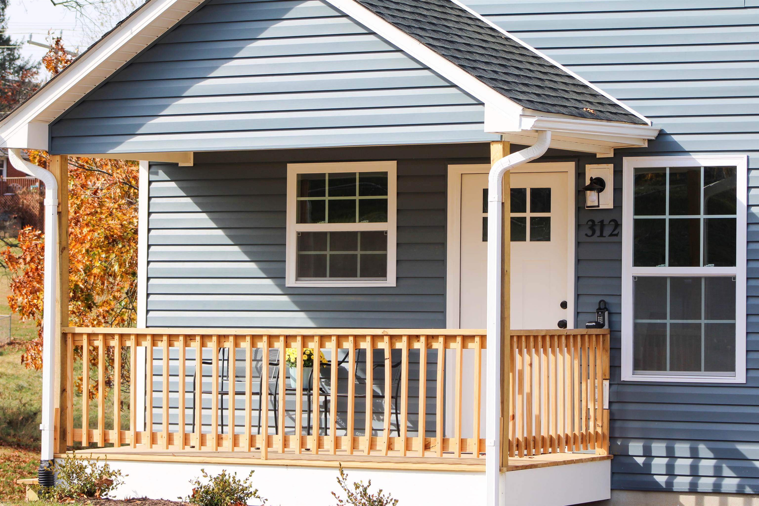 312 N WAVERLY ST, STAUNTON, Virginia 24401, 3 Bedrooms Bedrooms, ,2 BathroomsBathrooms,Residential,312 N WAVERLY ST,670905 MLS # 670905