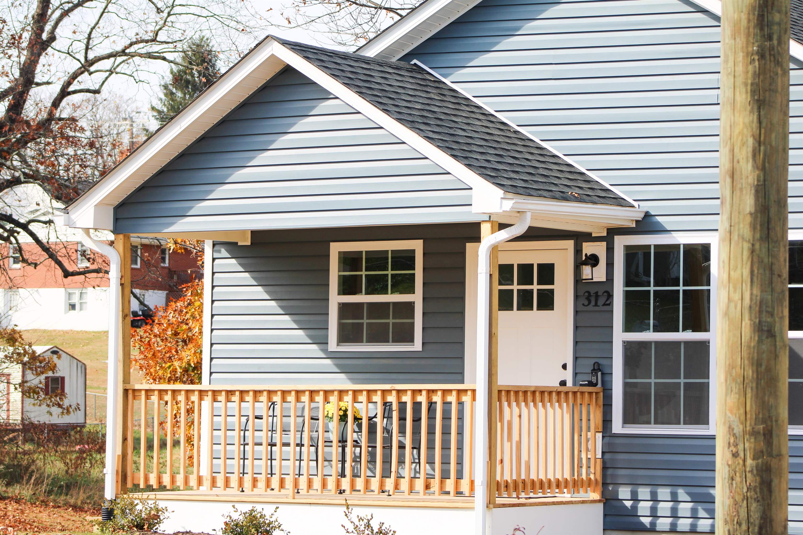 312 N WAVERLY ST, STAUNTON, Virginia 24401, 3 Bedrooms Bedrooms, ,2 BathroomsBathrooms,Residential,312 N WAVERLY ST,670905 MLS # 670905