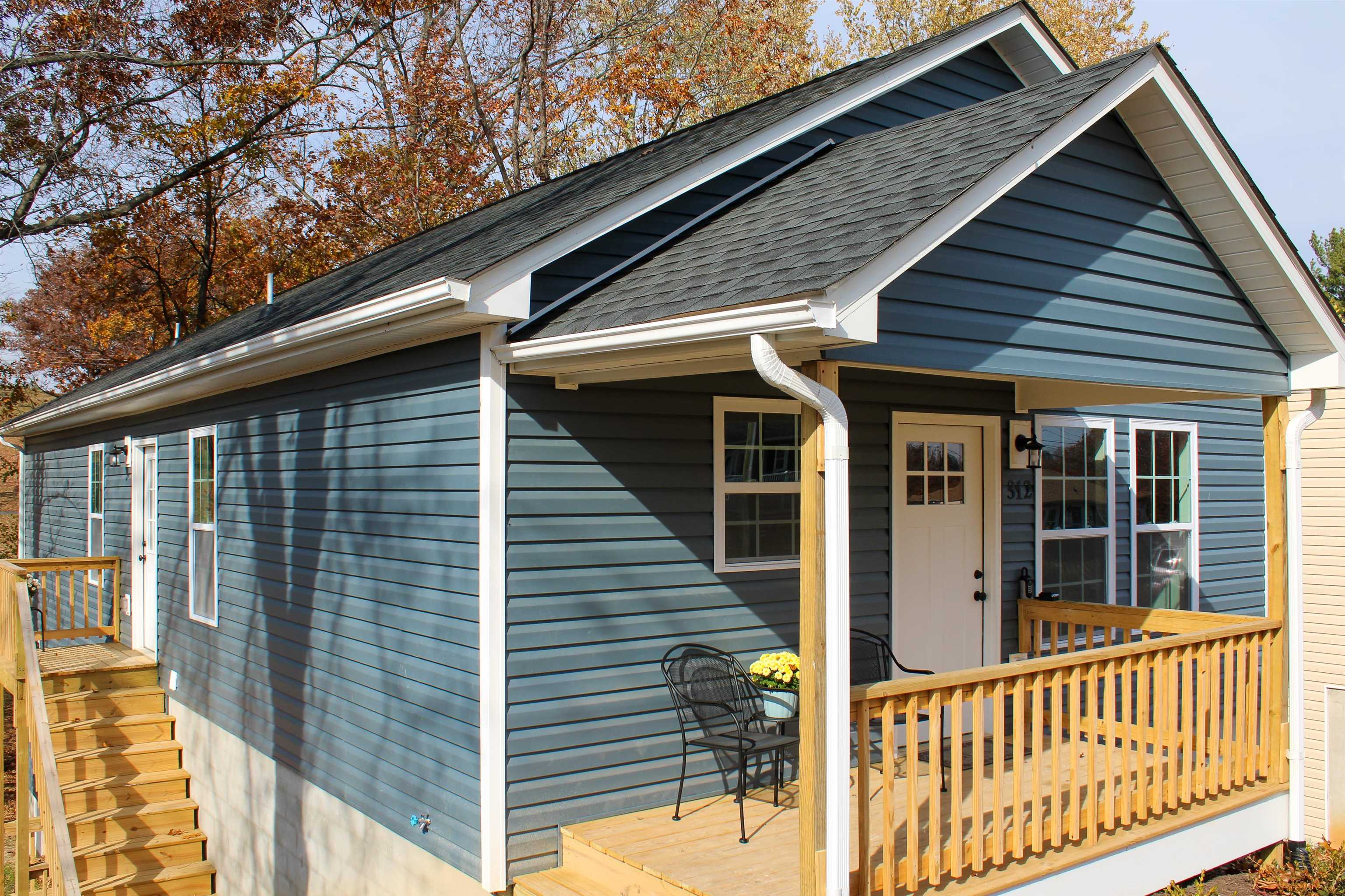 312 N WAVERLY ST, STAUNTON, Virginia 24401, 3 Bedrooms Bedrooms, ,2 BathroomsBathrooms,Residential,312 N WAVERLY ST,670905 MLS # 670905