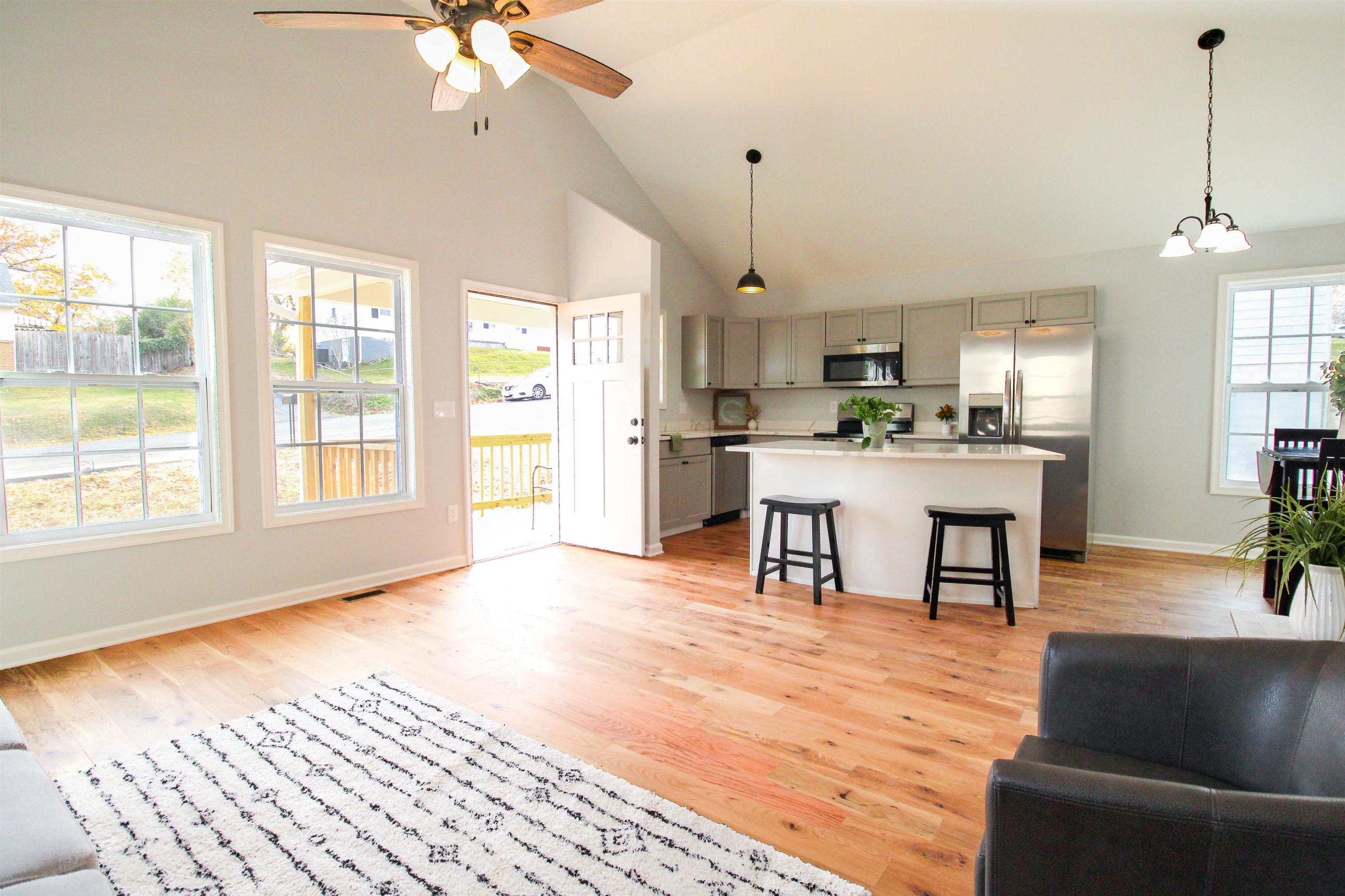 312 N WAVERLY ST, STAUNTON, Virginia 24401, 3 Bedrooms Bedrooms, ,2 BathroomsBathrooms,Residential,312 N WAVERLY ST,670905 MLS # 670905