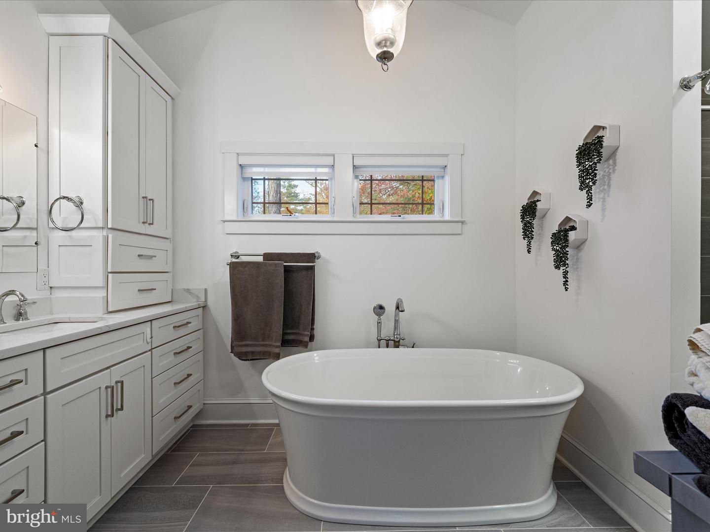 1083 LAKEVIEW DR, CROSS JUNCTION, Virginia 22625, 3 Bedrooms Bedrooms, ,2 BathroomsBathrooms,Residential,For sale,1083 LAKEVIEW DR,VAFV2037678 MLS # VAFV2037678