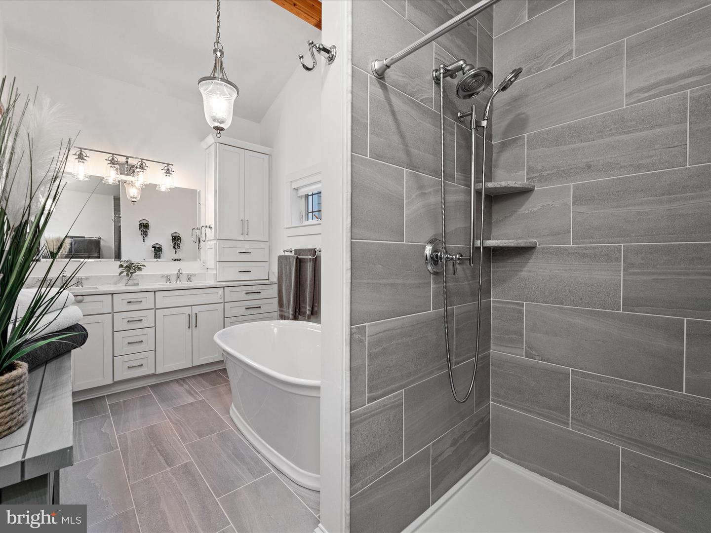 1083 LAKEVIEW DR, CROSS JUNCTION, Virginia 22625, 3 Bedrooms Bedrooms, ,2 BathroomsBathrooms,Residential,For sale,1083 LAKEVIEW DR,VAFV2037678 MLS # VAFV2037678