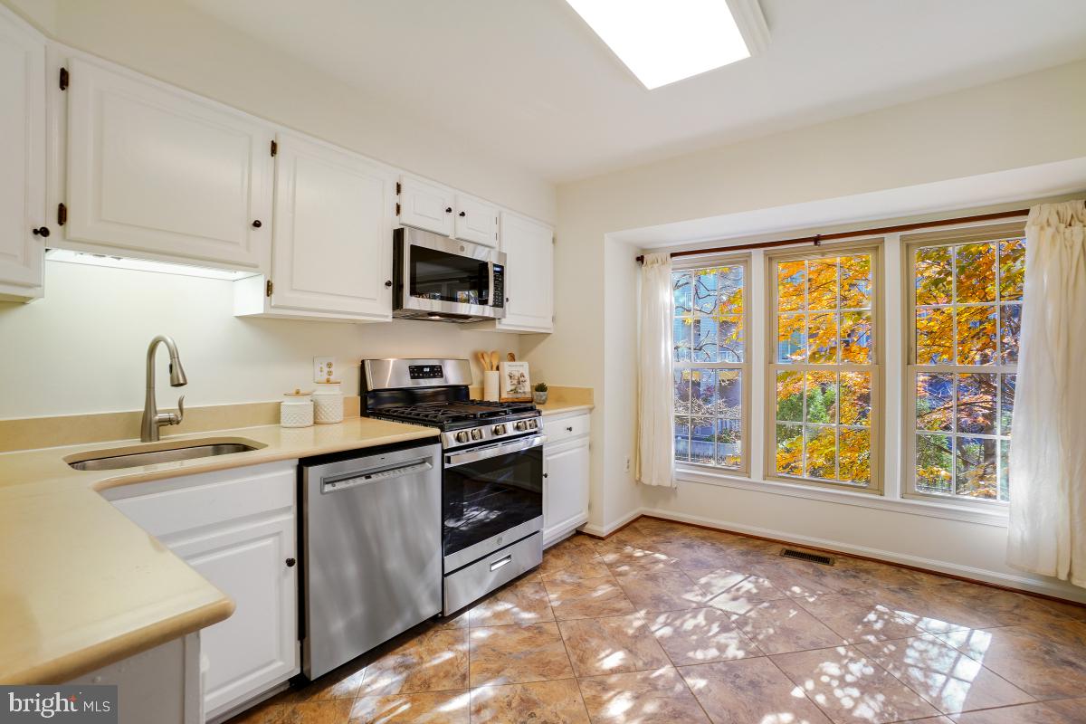 5004 HERITAGE LN, ALEXANDRIA, Virginia 22311, 3 Bedrooms Bedrooms, ,2 BathroomsBathrooms,Residential,For sale,5004 HERITAGE LN,VAAX2051316 MLS # VAAX2051316 5004 HERITAGE LN, ALEXANDRIA, Virginia 22311, 3 Bedrooms Bedrooms, ,2 BathroomsBathrooms,Residential,For sale,5004 HERITAGE LN,VAAX2051316 MLS # VAAX2051316