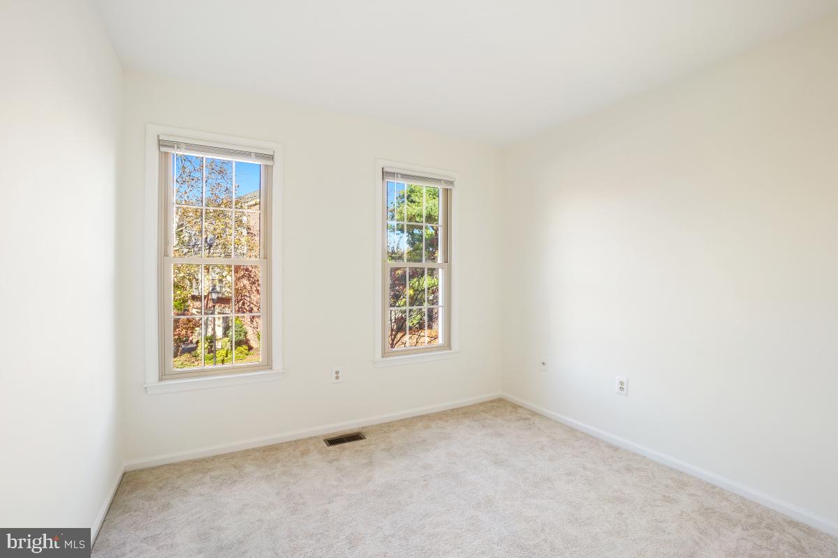 5004 HERITAGE LN, ALEXANDRIA, Virginia 22311, 3 Bedrooms Bedrooms, ,2 BathroomsBathrooms,Residential,For sale,5004 HERITAGE LN,VAAX2051316 MLS # VAAX2051316 5004 HERITAGE LN, ALEXANDRIA, Virginia 22311, 3 Bedrooms Bedrooms, ,2 BathroomsBathrooms,Residential,For sale,5004 HERITAGE LN,VAAX2051316 MLS # VAAX2051316