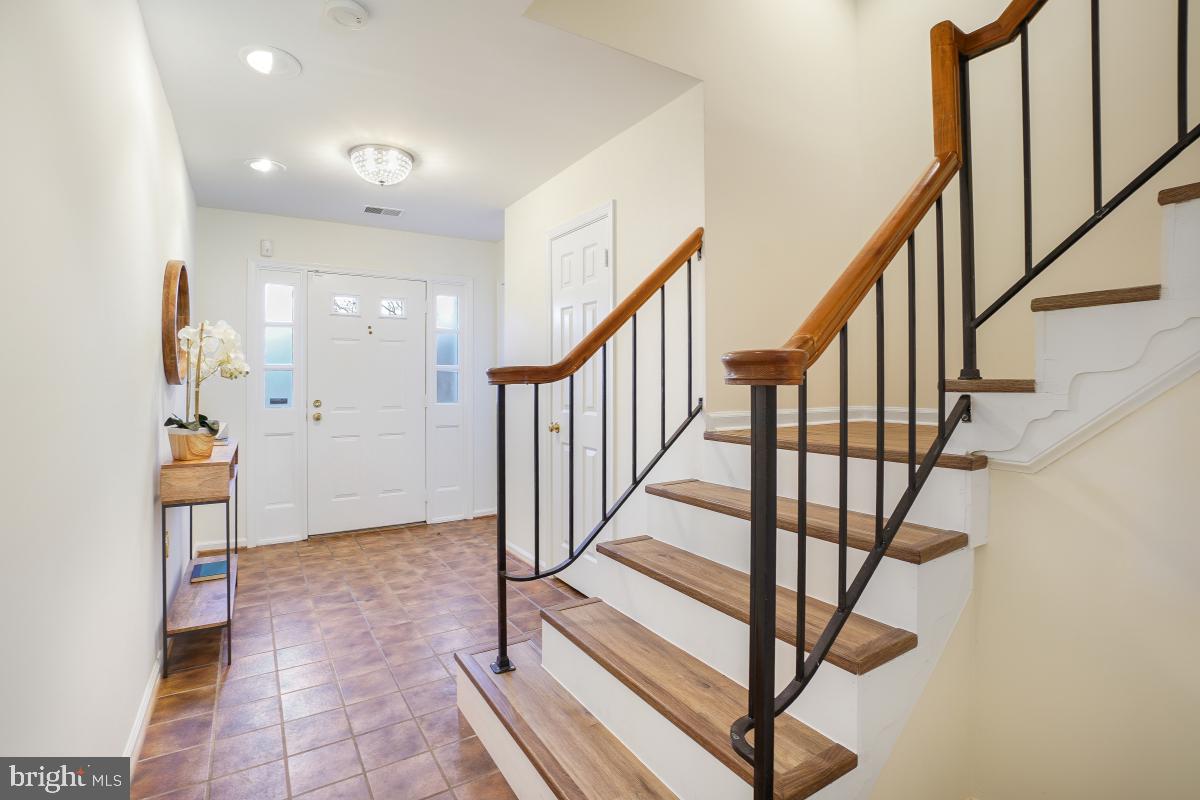 5004 HERITAGE LN, ALEXANDRIA, Virginia 22311, 3 Bedrooms Bedrooms, ,2 BathroomsBathrooms,Residential,For sale,5004 HERITAGE LN,VAAX2051316 MLS # VAAX2051316 5004 HERITAGE LN, ALEXANDRIA, Virginia 22311, 3 Bedrooms Bedrooms, ,2 BathroomsBathrooms,Residential,For sale,5004 HERITAGE LN,VAAX2051316 MLS # VAAX2051316