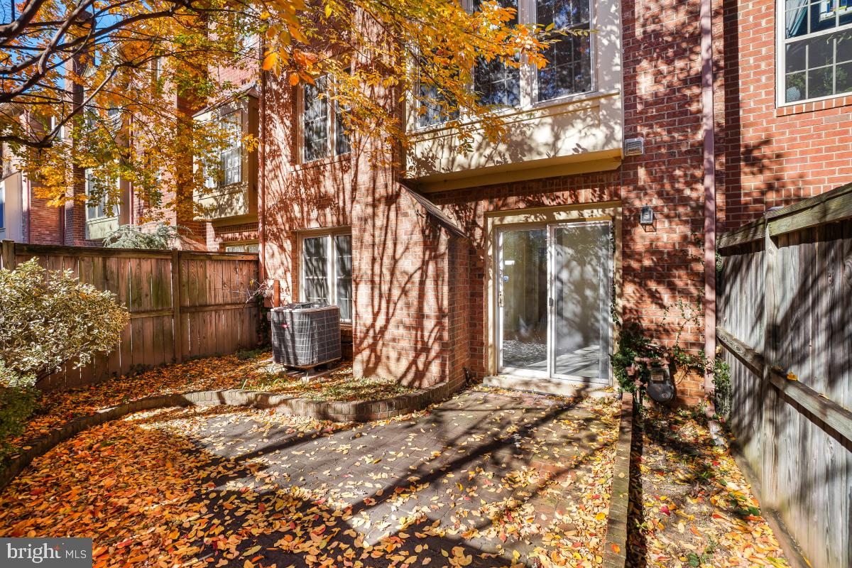 5004 HERITAGE LN, ALEXANDRIA, Virginia 22311, 3 Bedrooms Bedrooms, ,2 BathroomsBathrooms,Residential,For sale,5004 HERITAGE LN,VAAX2051316 MLS # VAAX2051316 5004 HERITAGE LN, ALEXANDRIA, Virginia 22311, 3 Bedrooms Bedrooms, ,2 BathroomsBathrooms,Residential,For sale,5004 HERITAGE LN,VAAX2051316 MLS # VAAX2051316