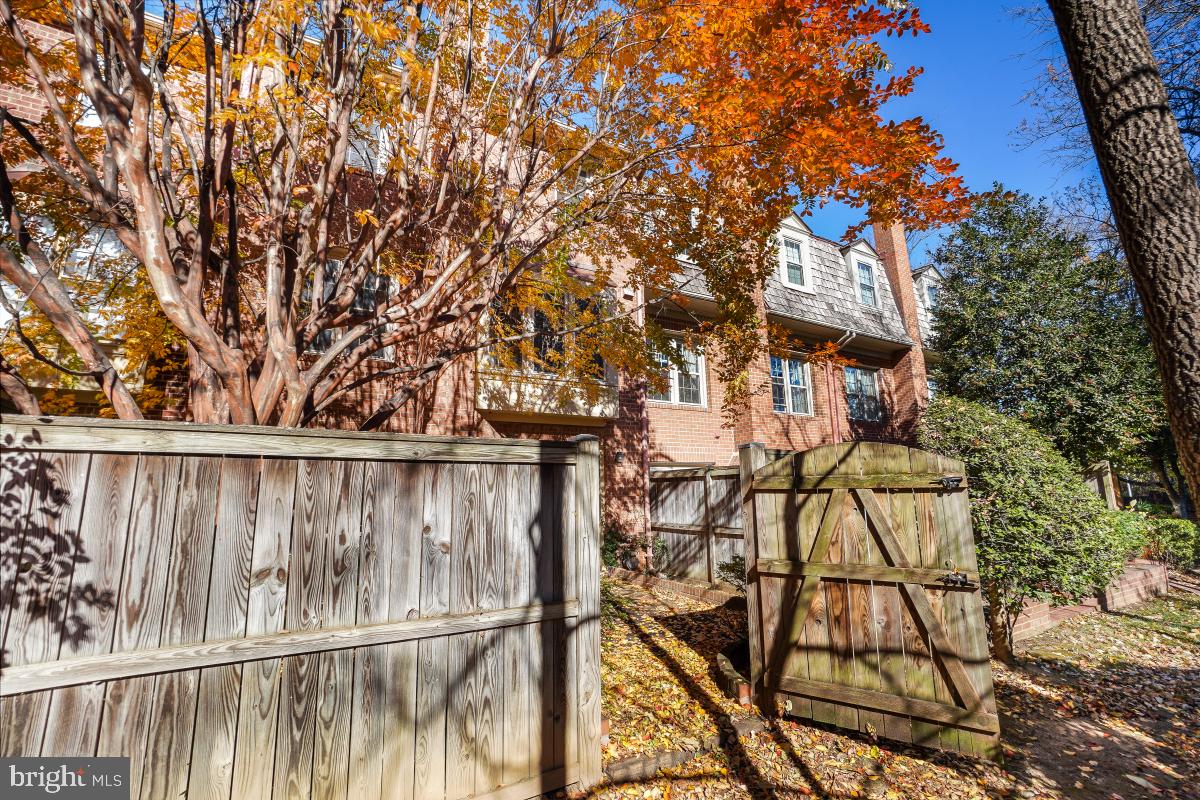 5004 HERITAGE LN, ALEXANDRIA, Virginia 22311, 3 Bedrooms Bedrooms, ,2 BathroomsBathrooms,Residential,For sale,5004 HERITAGE LN,VAAX2051316 MLS # VAAX2051316 5004 HERITAGE LN, ALEXANDRIA, Virginia 22311, 3 Bedrooms Bedrooms, ,2 BathroomsBathrooms,Residential,For sale,5004 HERITAGE LN,VAAX2051316 MLS # VAAX2051316