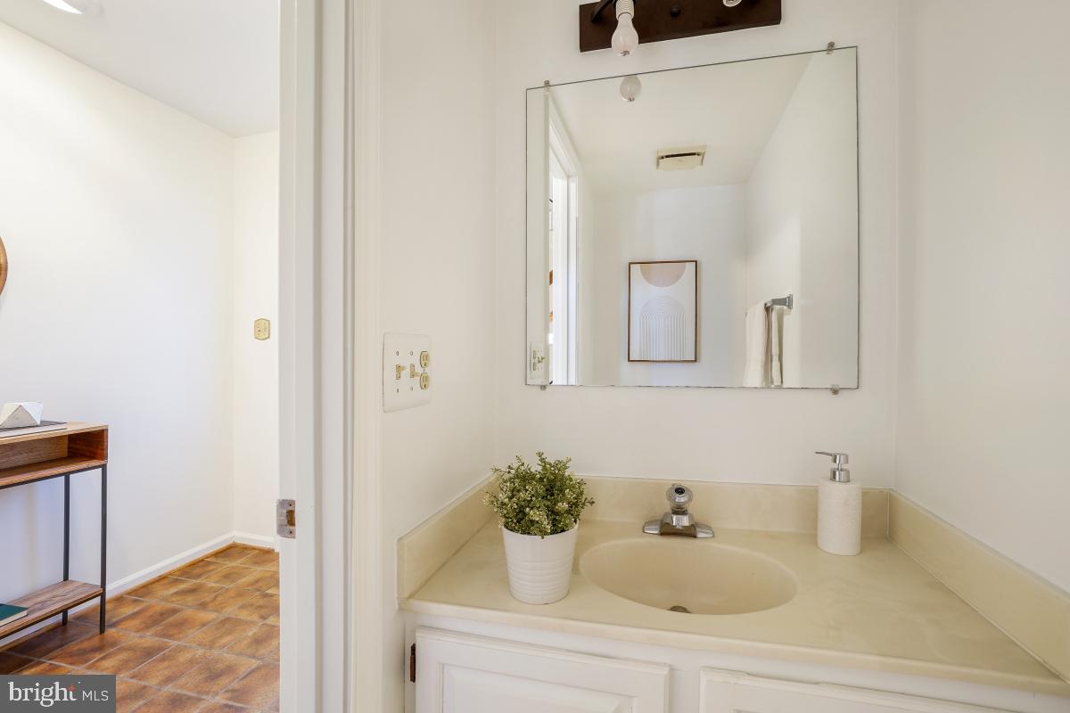 5004 HERITAGE LN, ALEXANDRIA, Virginia 22311, 3 Bedrooms Bedrooms, ,2 BathroomsBathrooms,Residential,For sale,5004 HERITAGE LN,VAAX2051316 MLS # VAAX2051316 5004 HERITAGE LN, ALEXANDRIA, Virginia 22311, 3 Bedrooms Bedrooms, ,2 BathroomsBathrooms,Residential,For sale,5004 HERITAGE LN,VAAX2051316 MLS # VAAX2051316