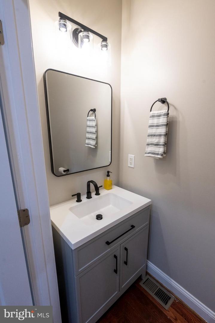 908 13TH ST NE, WASHINGTON, District Of Columbia 20002, 3 Bedrooms Bedrooms, 11 Rooms Rooms,2 BathroomsBathrooms,Residential,For sale,908 13TH ST NE,DCDC2231094 MLS # DCDC2231094