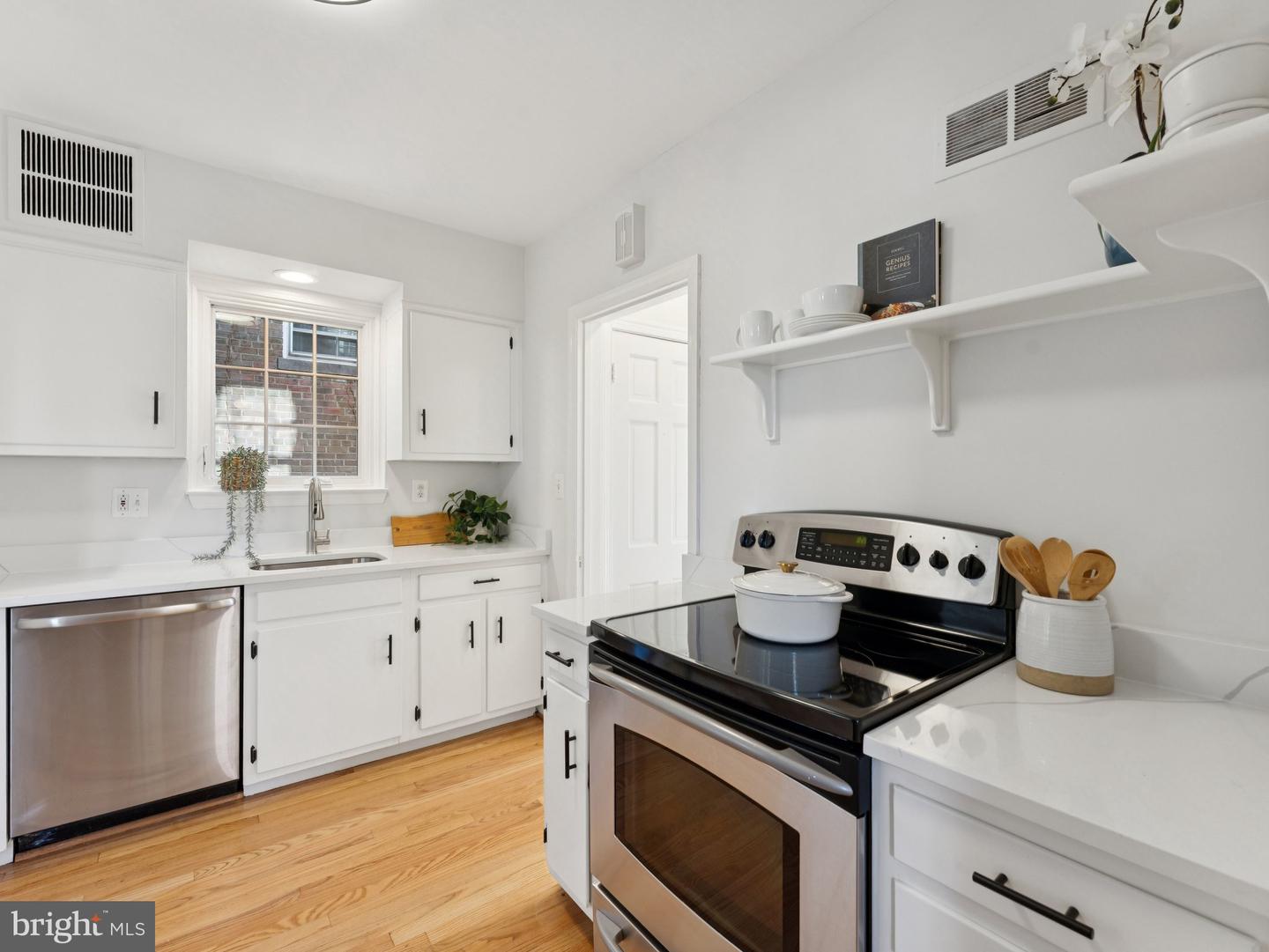 4821 45TH ST NW, WASHINGTON, District Of Columbia 20016, 3 Bedrooms Bedrooms, ,2 BathroomsBathrooms,Residential,For sale,4821 45TH ST NW,DCDC2211630 MLS # DCDC2211630