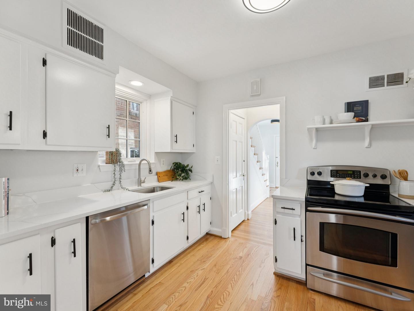 4821 45TH ST NW, WASHINGTON, District Of Columbia 20016, 3 Bedrooms Bedrooms, ,2 BathroomsBathrooms,Residential,For sale,4821 45TH ST NW,DCDC2211630 MLS # DCDC2211630