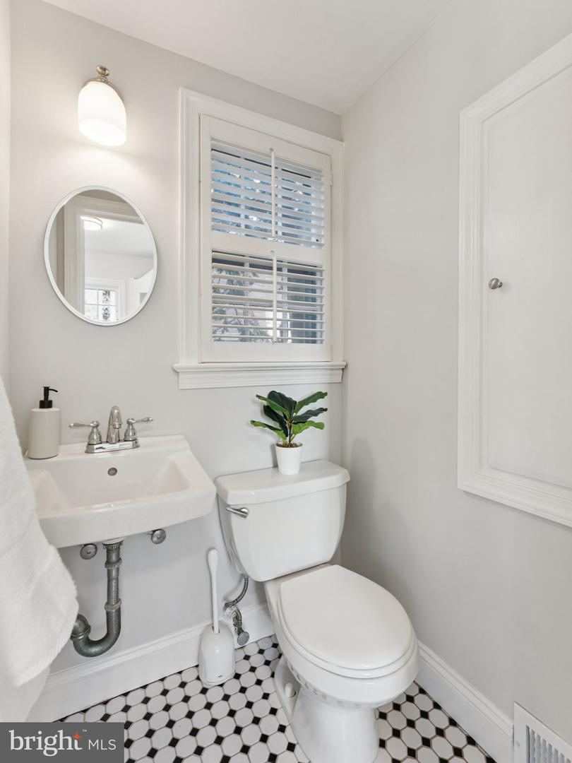 4821 45TH ST NW, WASHINGTON, District Of Columbia 20016, 3 Bedrooms Bedrooms, ,2 BathroomsBathrooms,Residential,For sale,4821 45TH ST NW,DCDC2211630 MLS # DCDC2211630