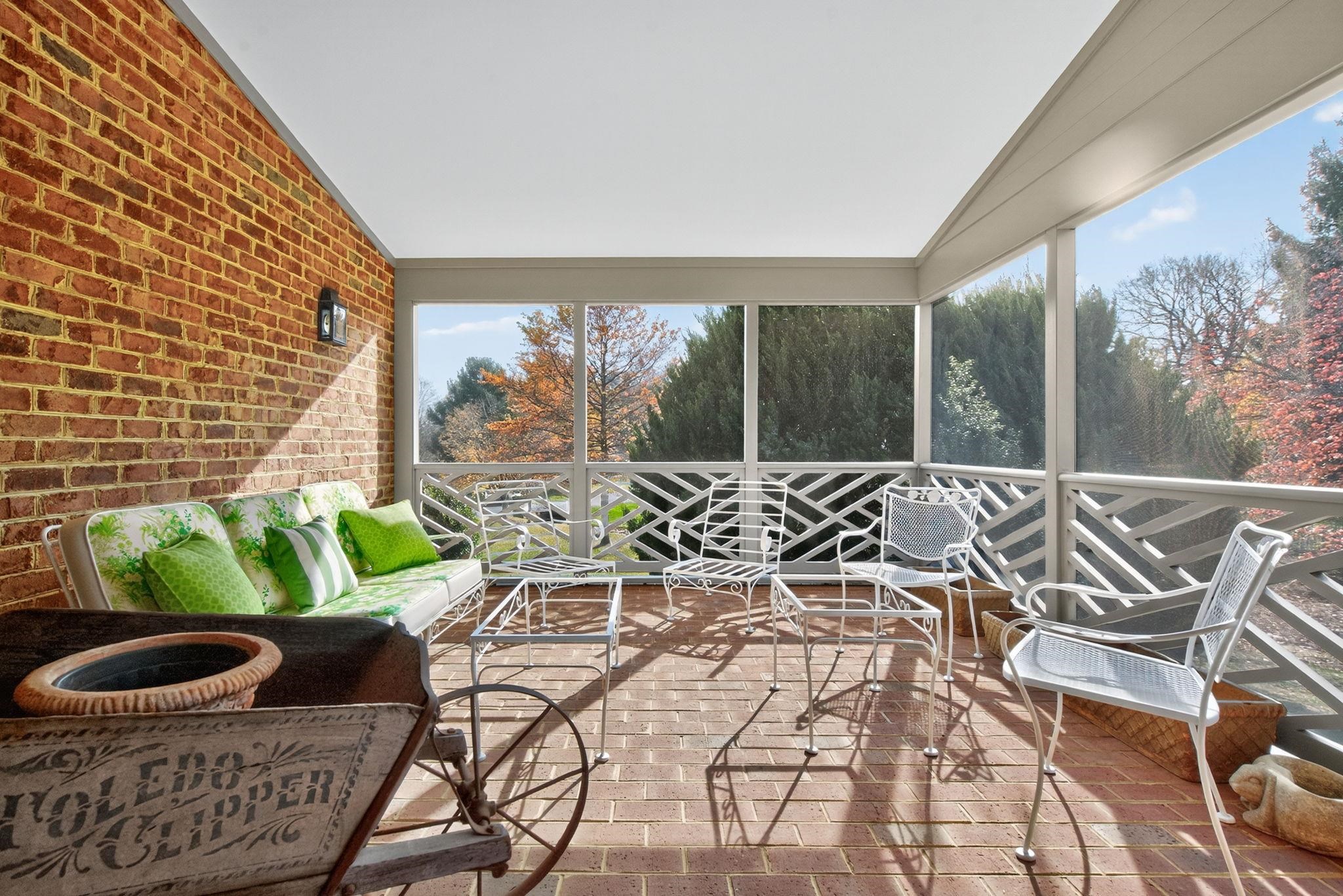 202 KINGS SQ, STAUNTON, Virginia 24401, 4 Bedrooms Bedrooms, ,3 BathroomsBathrooms,Residential,202 KINGS SQ,670910 MLS # 670910 202 KINGS SQ, STAUNTON, Virginia 24401, 4 Bedrooms Bedrooms, ,3 BathroomsBathrooms,Residential,202 KINGS SQ,670910 MLS # 670910