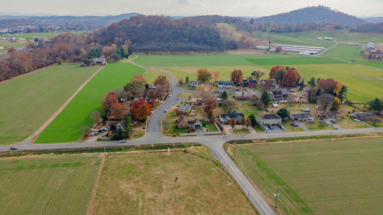 4216 COUNTRYSIDE DR, BRIDGEWATER, Virginia 22812, 3 Bedrooms Bedrooms, ,1 BathroomBathrooms,Residential,4216 COUNTRYSIDE DR,670913 MLS # 670913