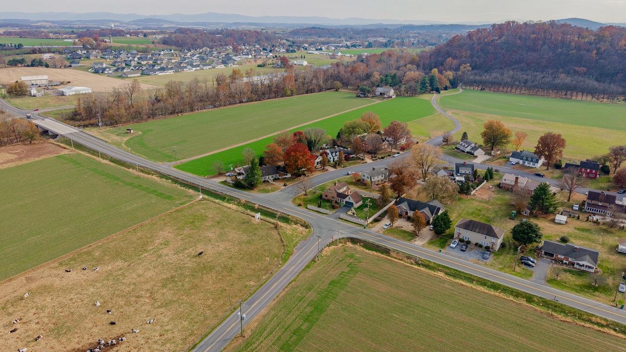 4216 COUNTRYSIDE DR, BRIDGEWATER, Virginia 22812, 3 Bedrooms Bedrooms, ,1 BathroomBathrooms,Residential,4216 COUNTRYSIDE DR,670913 MLS # 670913