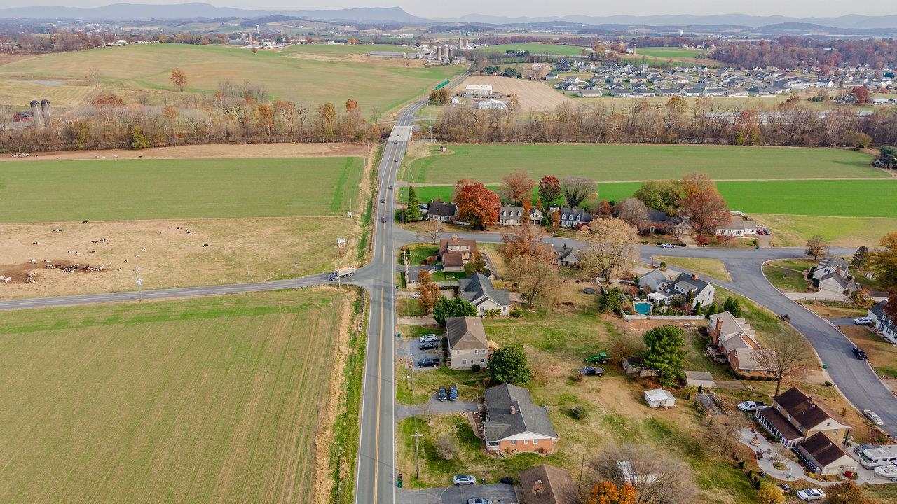 4216 COUNTRYSIDE DR, BRIDGEWATER, Virginia 22812, 3 Bedrooms Bedrooms, ,1 BathroomBathrooms,Residential,4216 COUNTRYSIDE DR,670913 MLS # 670913