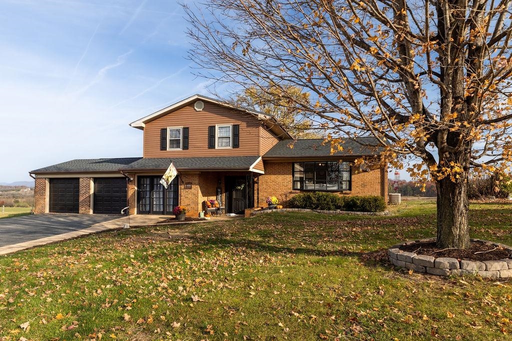 855 KIDDSVILLE RD, WAYNESBORO, Virginia 22980, 4 Bedrooms Bedrooms, ,1 BathroomBathrooms,Residential,855 KIDDSVILLE RD,670916 MLS # 670916