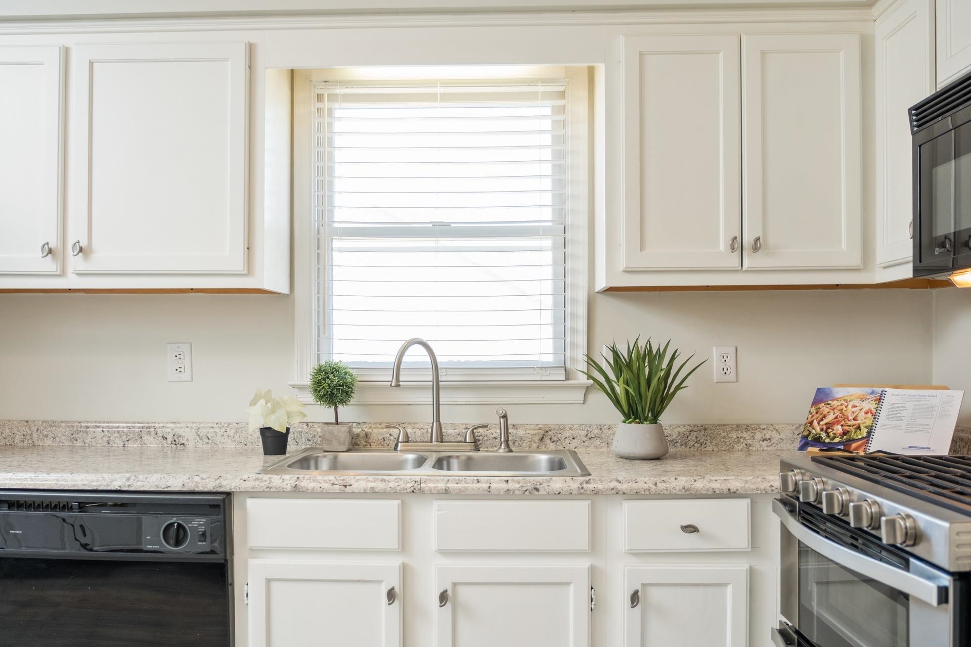 1905 MONROE ST, WAYNESBORO, Virginia 22980, 3 Bedrooms Bedrooms, ,2 BathroomsBathrooms,Residential,1905 MONROE ST,670924 MLS # 670924