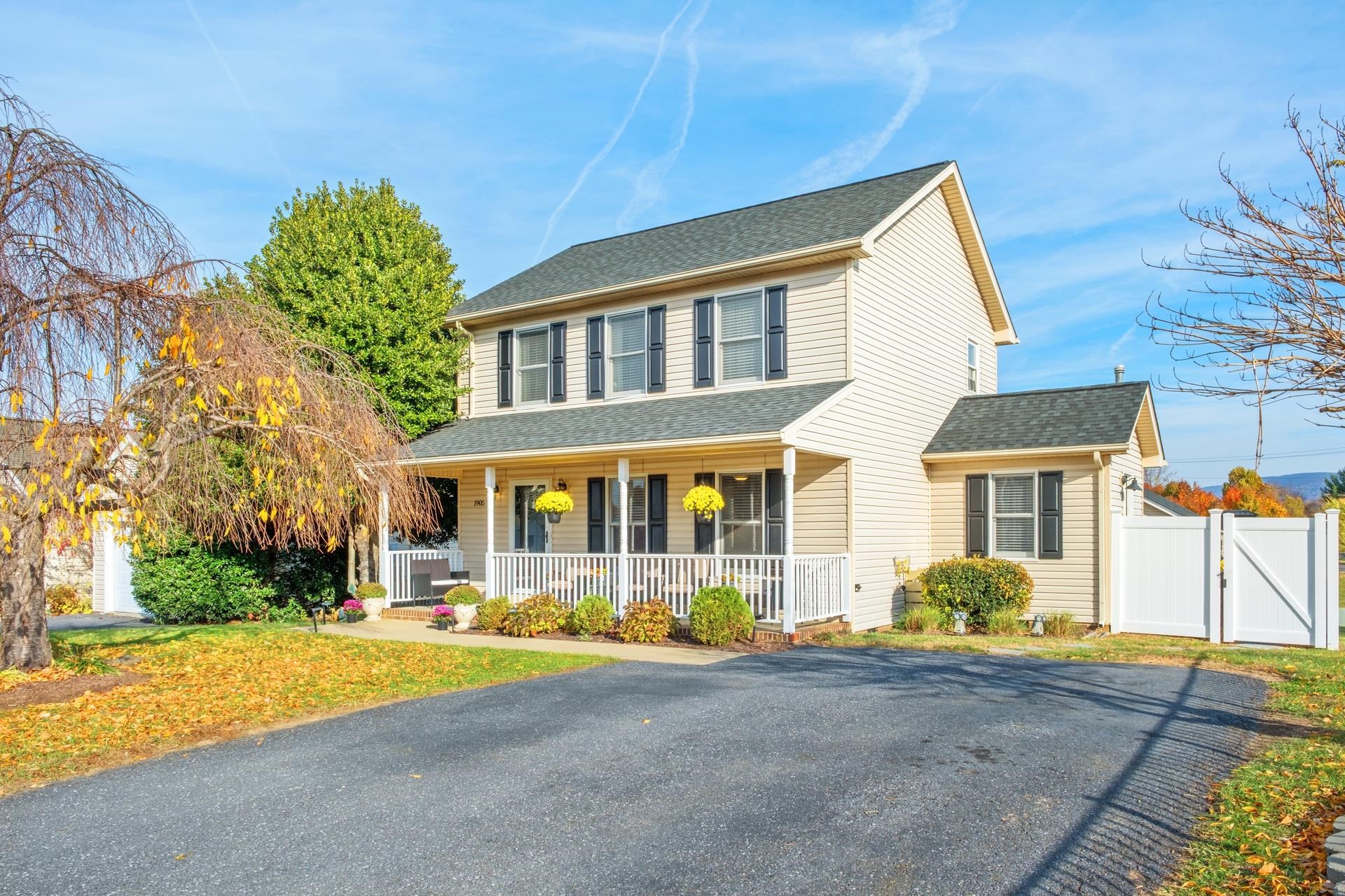 1905 MONROE ST, WAYNESBORO, Virginia 22980, 3 Bedrooms Bedrooms, ,2 BathroomsBathrooms,Residential,1905 MONROE ST,670924 MLS # 670924