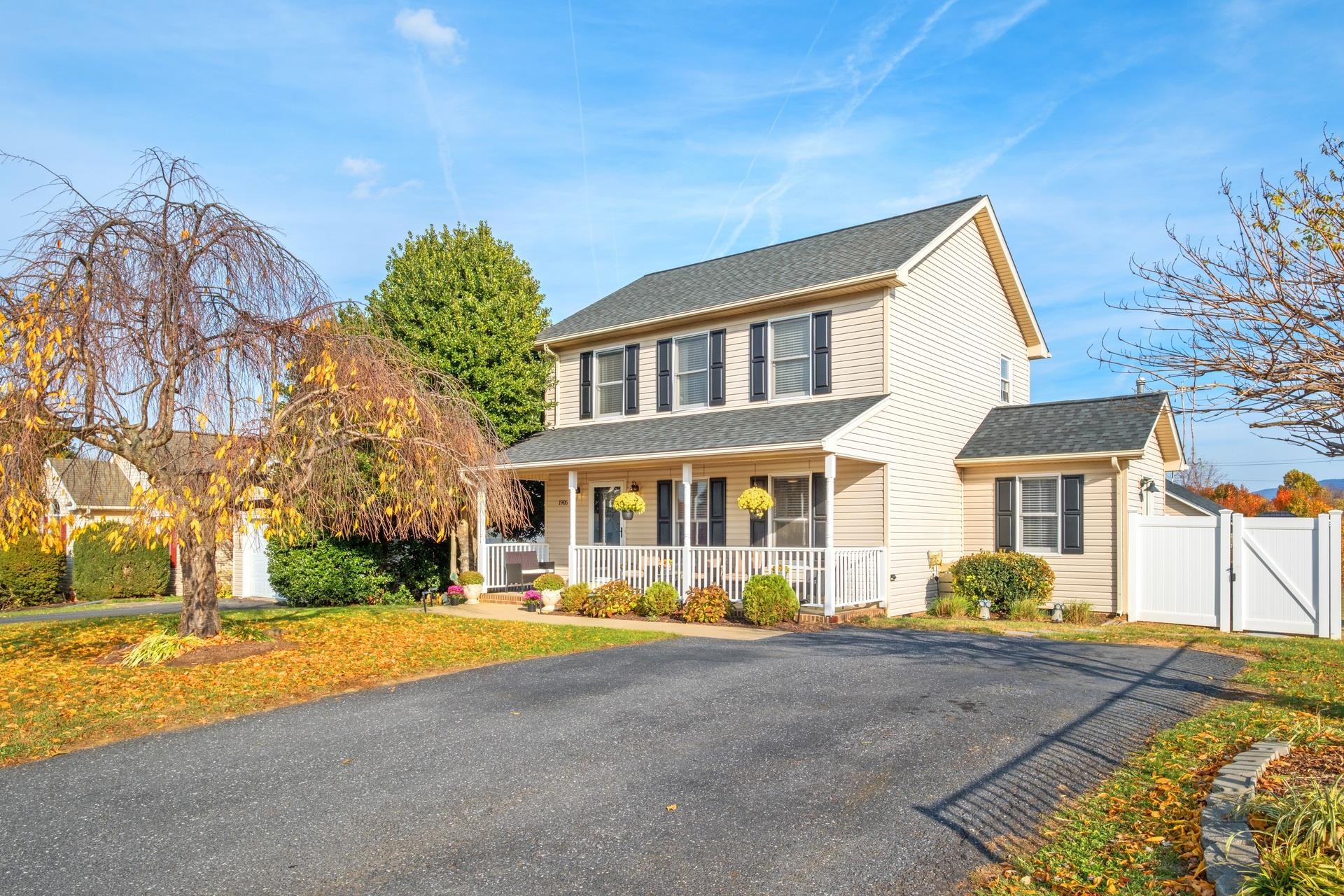 1905 MONROE ST, WAYNESBORO, Virginia 22980, 3 Bedrooms Bedrooms, ,2 BathroomsBathrooms,Residential,1905 MONROE ST,670924 MLS # 670924