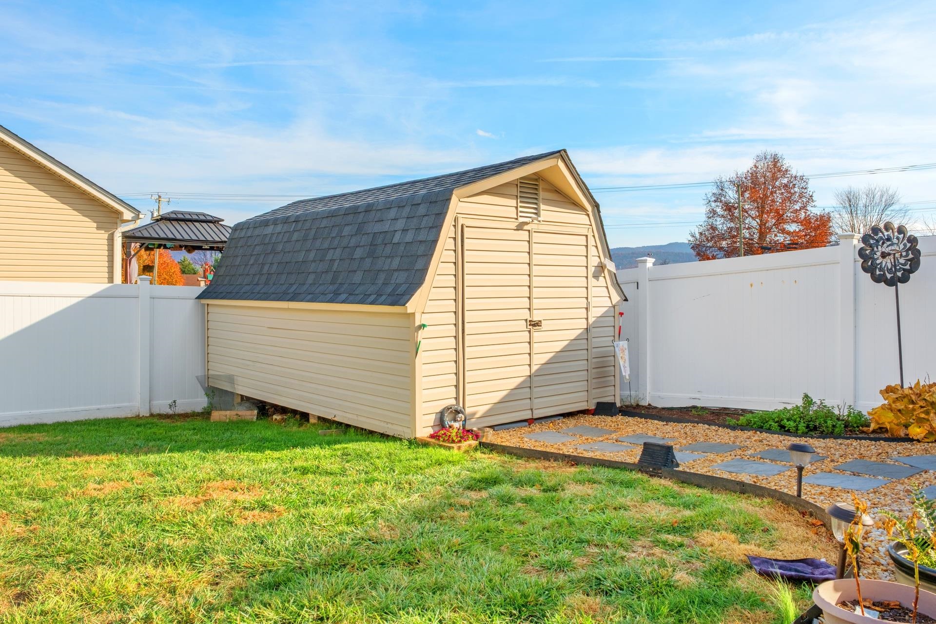 1905 MONROE ST, WAYNESBORO, Virginia 22980, 3 Bedrooms Bedrooms, ,2 BathroomsBathrooms,Residential,1905 MONROE ST,670924 MLS # 670924