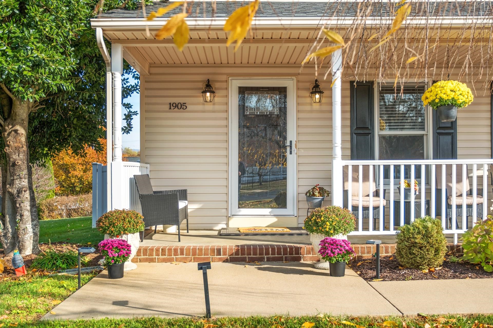 1905 MONROE ST, WAYNESBORO, Virginia 22980, 3 Bedrooms Bedrooms, ,2 BathroomsBathrooms,Residential,1905 MONROE ST,670924 MLS # 670924