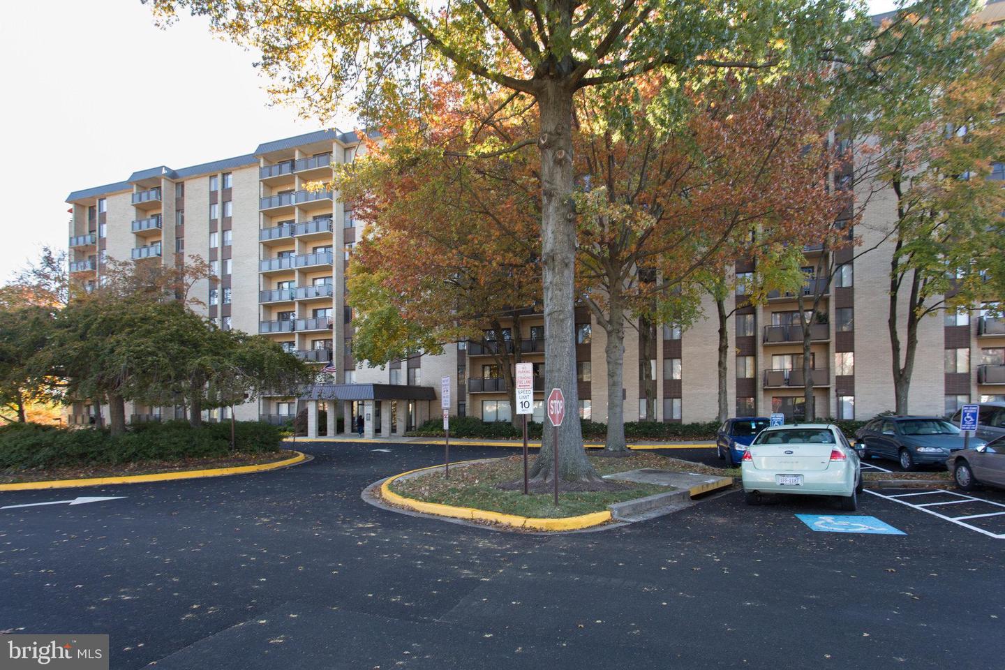 6001 ARLINGTON BLVD #821, FALLS CHURCH, Virginia 22044, 2 Bedrooms Bedrooms, ,1 BathroomBathrooms,Residential,For sale,6001 ARLINGTON BLVD #821,VAFX2269586 MLS # VAFX2269586