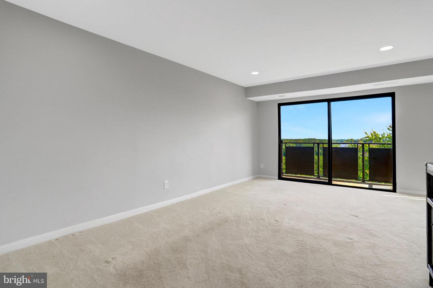 6001 ARLINGTON BLVD #821, FALLS CHURCH, Virginia 22044, 2 Bedrooms Bedrooms, ,1 BathroomBathrooms,Residential,For sale,6001 ARLINGTON BLVD #821,VAFX2269586 MLS # VAFX2269586