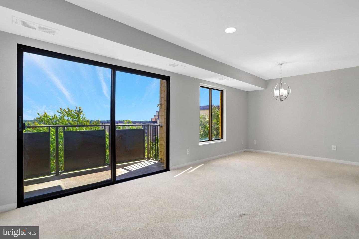 6001 ARLINGTON BLVD #821, FALLS CHURCH, Virginia 22044, 2 Bedrooms Bedrooms, ,1 BathroomBathrooms,Residential,For sale,6001 ARLINGTON BLVD #821,VAFX2269586 MLS # VAFX2269586