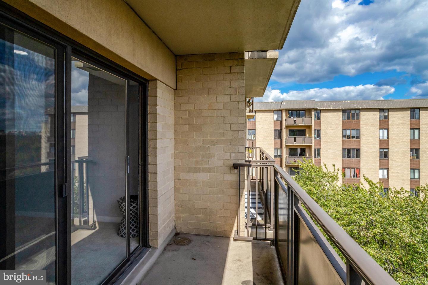 6001 ARLINGTON BLVD #821, FALLS CHURCH, Virginia 22044, 2 Bedrooms Bedrooms, ,1 BathroomBathrooms,Residential,For sale,6001 ARLINGTON BLVD #821,VAFX2269586 MLS # VAFX2269586