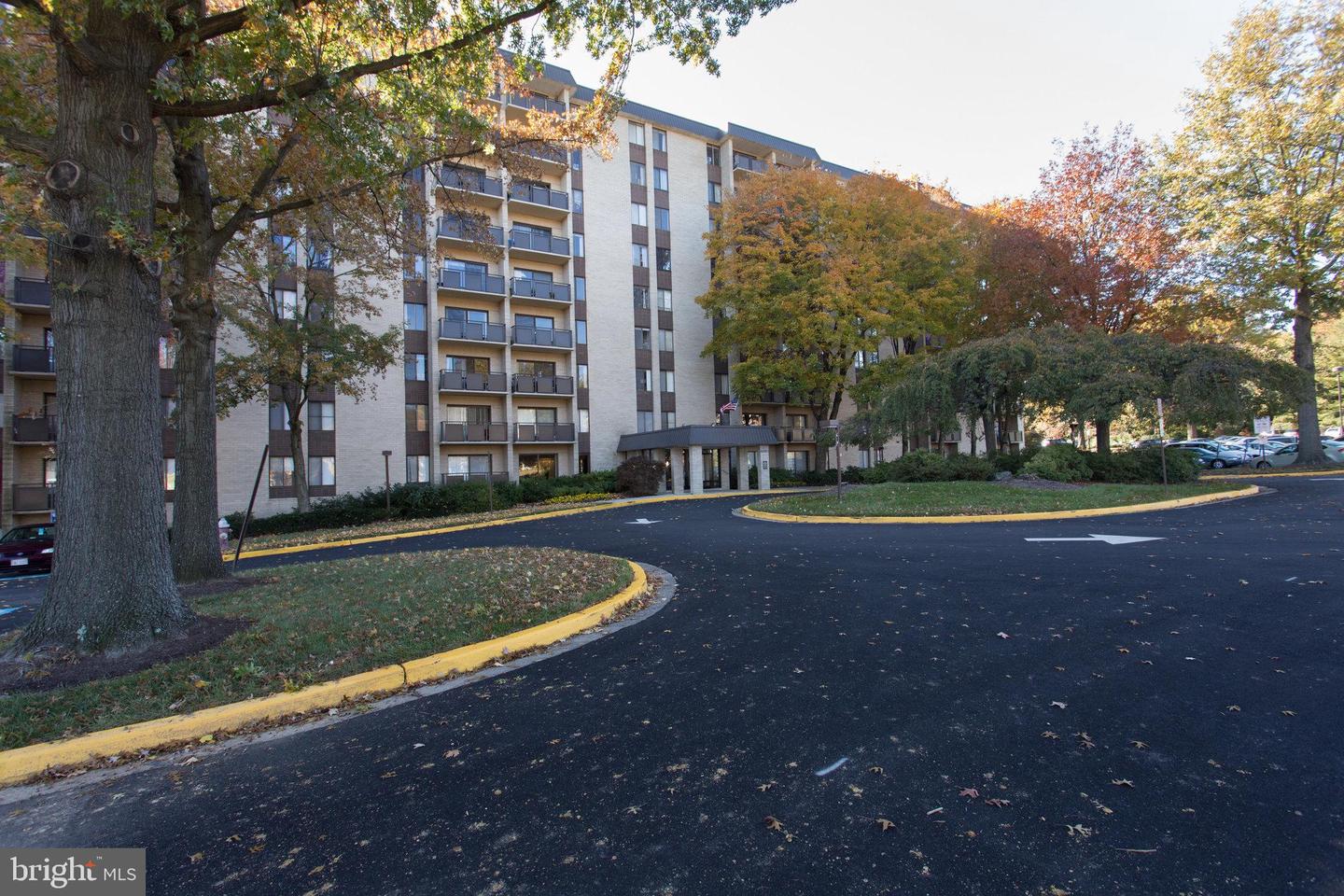 6001 ARLINGTON BLVD #821, FALLS CHURCH, Virginia 22044, 2 Bedrooms Bedrooms, ,1 BathroomBathrooms,Residential,For sale,6001 ARLINGTON BLVD #821,VAFX2269586 MLS # VAFX2269586