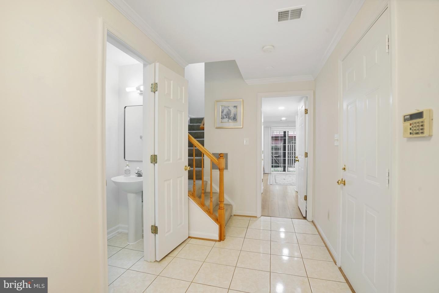 5606 BROOKLAND CT, ALEXANDRIA, Virginia 22310, 3 Bedrooms Bedrooms, ,2 BathroomsBathrooms,Residential,For sale,5606 BROOKLAND CT,VAFX2275814 MLS # VAFX2275814 5606 BROOKLAND CT, ALEXANDRIA, Virginia 22310, 3 Bedrooms Bedrooms, ,2 BathroomsBathrooms,Residential,For sale,5606 BROOKLAND CT,VAFX2275814 MLS # VAFX2275814