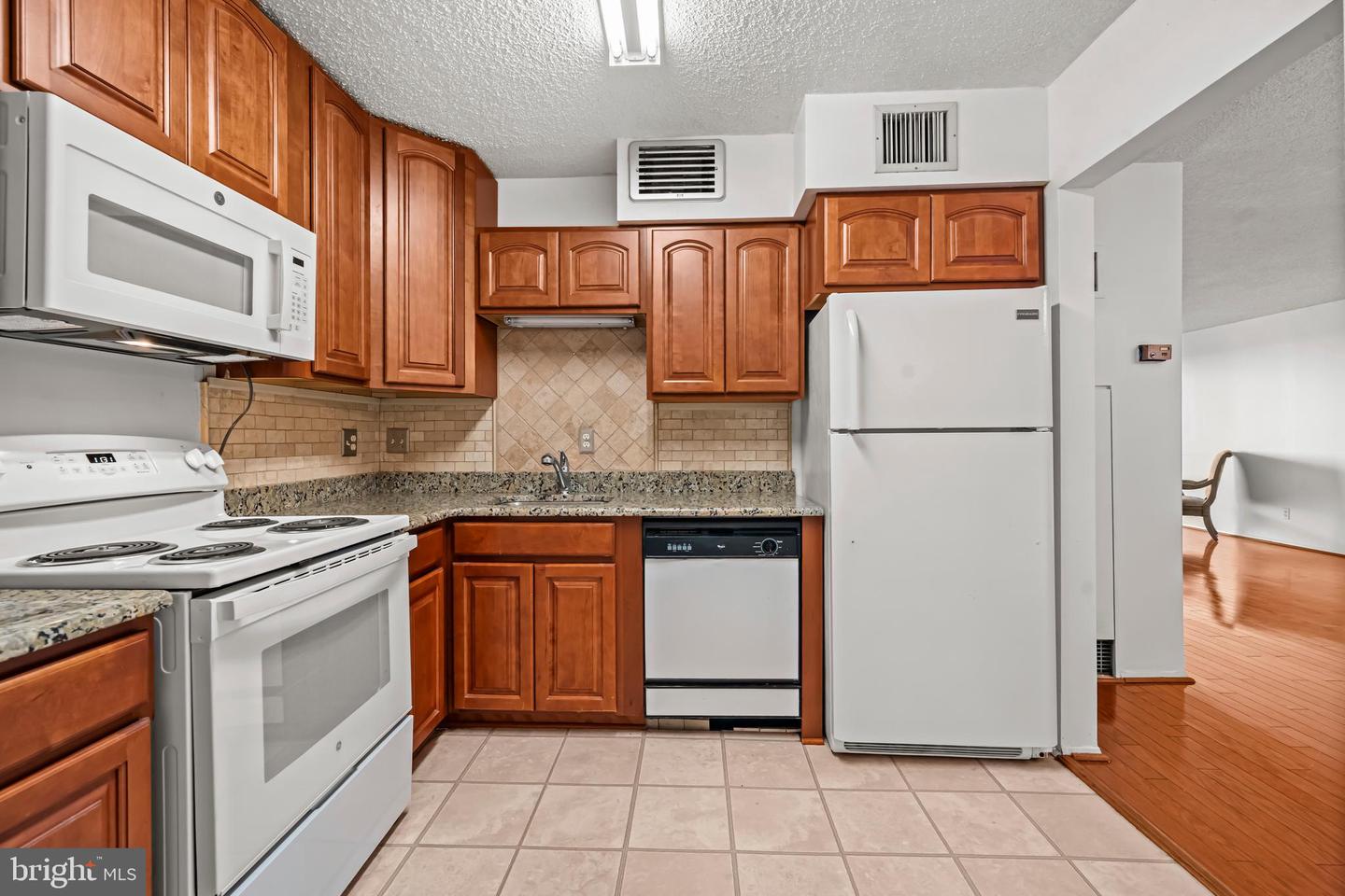 1800 OLD MEADOW RD #1412, MCLEAN, Virginia 22102, 1 Bedroom Bedrooms, 2 Rooms Rooms,1 BathroomBathrooms,Residential,For sale,1800 OLD MEADOW RD #1412,VAFX2278172 MLS # VAFX2278172