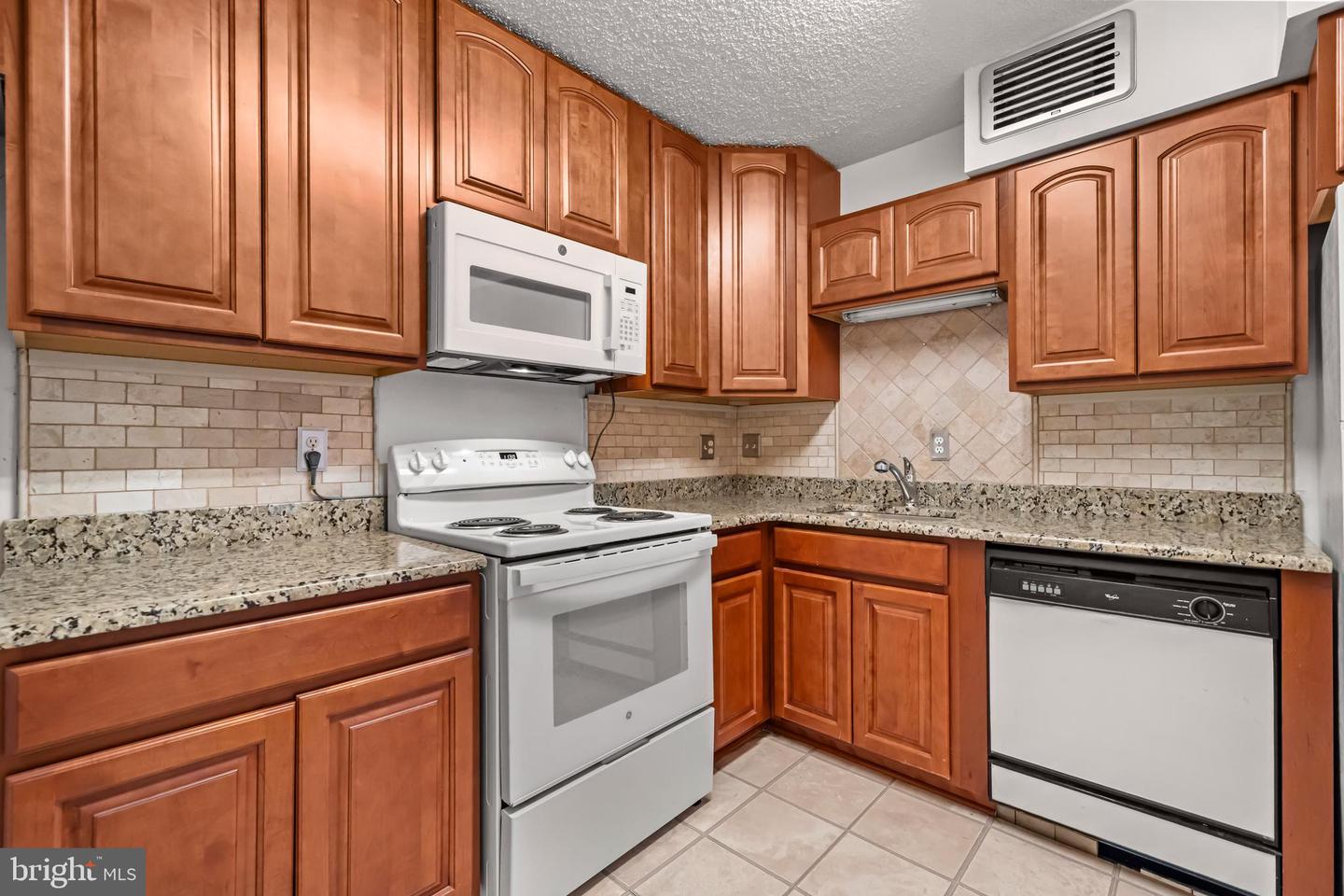 1800 OLD MEADOW RD #1412, MCLEAN, Virginia 22102, 1 Bedroom Bedrooms, 2 Rooms Rooms,1 BathroomBathrooms,Residential,For sale,1800 OLD MEADOW RD #1412,VAFX2278172 MLS # VAFX2278172