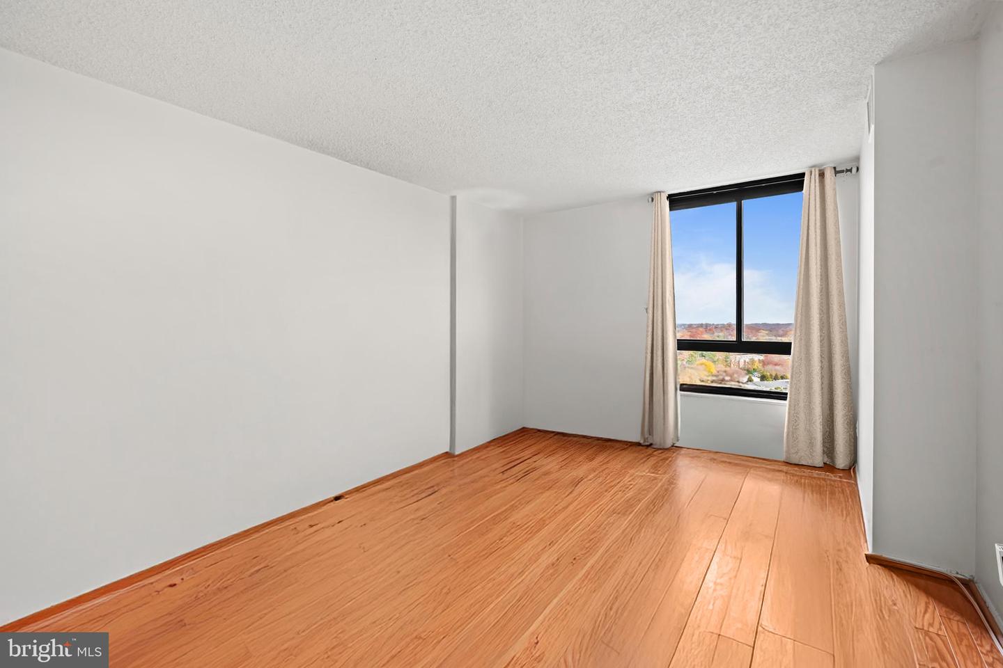 1800 OLD MEADOW RD #1412, MCLEAN, Virginia 22102, 1 Bedroom Bedrooms, 2 Rooms Rooms,1 BathroomBathrooms,Residential,For sale,1800 OLD MEADOW RD #1412,VAFX2278172 MLS # VAFX2278172