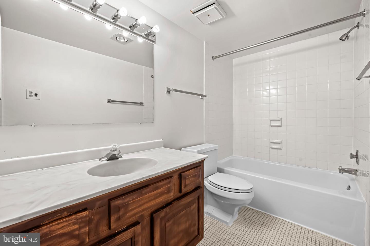 1800 OLD MEADOW RD #1412, MCLEAN, Virginia 22102, 1 Bedroom Bedrooms, 2 Rooms Rooms,1 BathroomBathrooms,Residential,For sale,1800 OLD MEADOW RD #1412,VAFX2278172 MLS # VAFX2278172