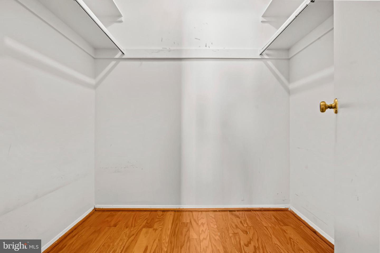 1800 OLD MEADOW RD #1412, MCLEAN, Virginia 22102, 1 Bedroom Bedrooms, 2 Rooms Rooms,1 BathroomBathrooms,Residential,For sale,1800 OLD MEADOW RD #1412,VAFX2278172 MLS # VAFX2278172