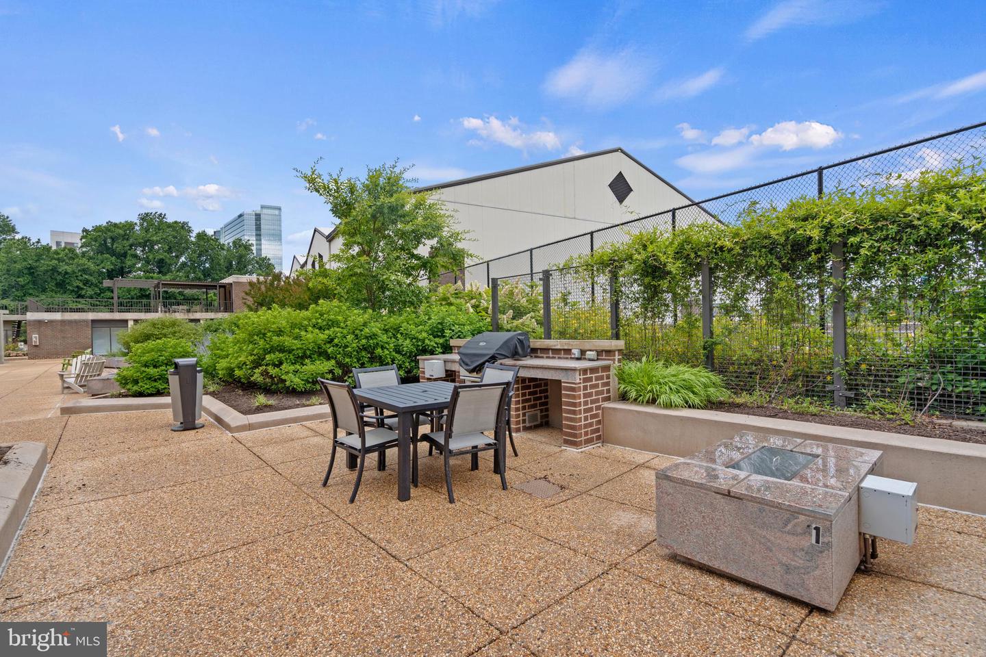 1800 OLD MEADOW RD #1412, MCLEAN, Virginia 22102, 1 Bedroom Bedrooms, 2 Rooms Rooms,1 BathroomBathrooms,Residential,For sale,1800 OLD MEADOW RD #1412,VAFX2278172 MLS # VAFX2278172