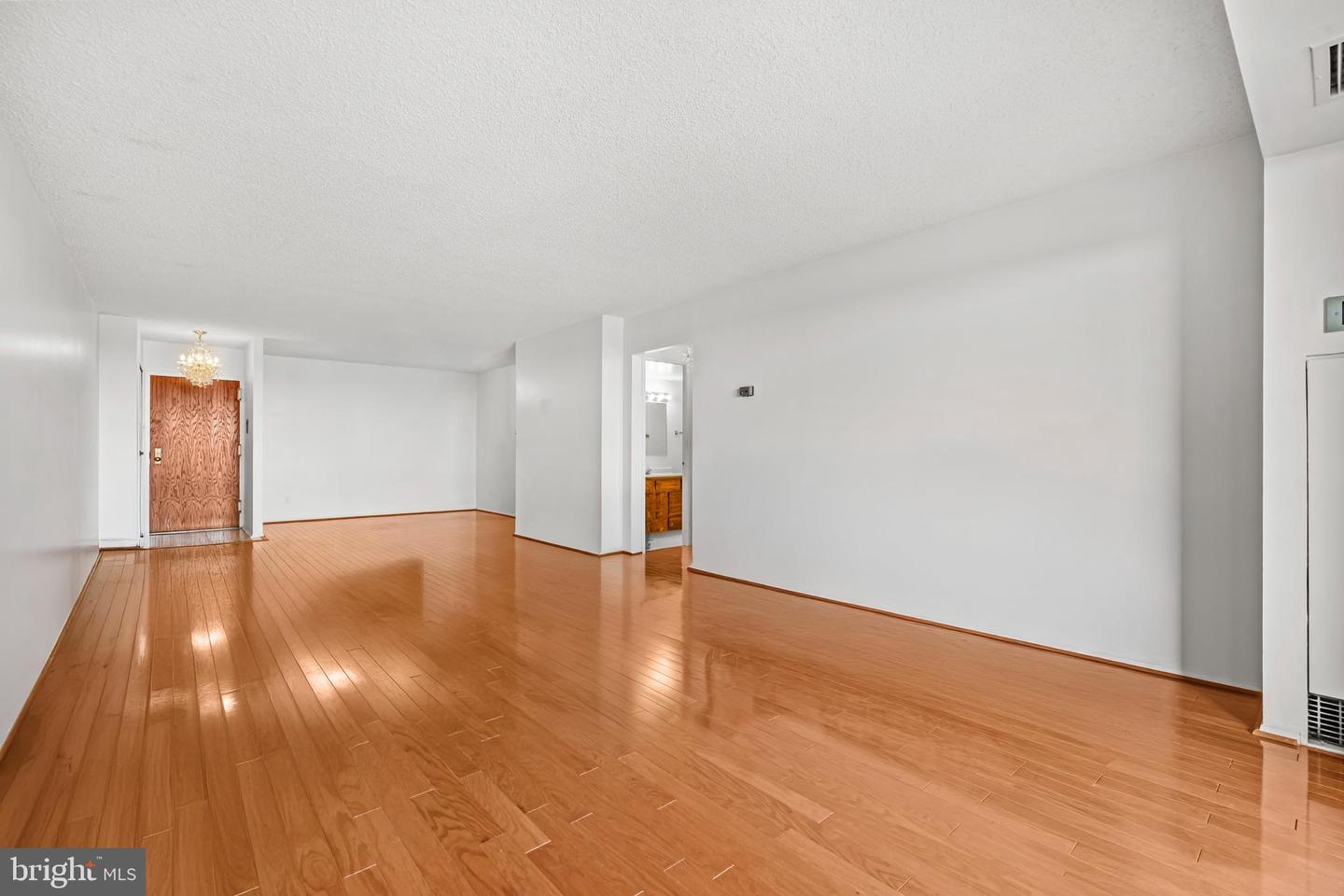 1800 OLD MEADOW RD #1412, MCLEAN, Virginia 22102, 1 Bedroom Bedrooms, 2 Rooms Rooms,1 BathroomBathrooms,Residential,For sale,1800 OLD MEADOW RD #1412,VAFX2278172 MLS # VAFX2278172