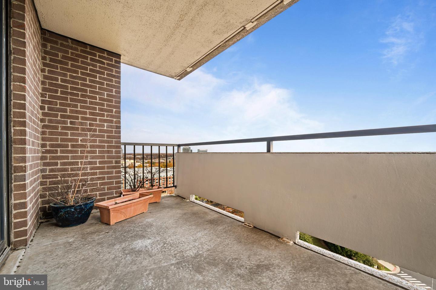 1800 OLD MEADOW RD #1412, MCLEAN, Virginia 22102, 1 Bedroom Bedrooms, 2 Rooms Rooms,1 BathroomBathrooms,Residential,For sale,1800 OLD MEADOW RD #1412,VAFX2278172 MLS # VAFX2278172