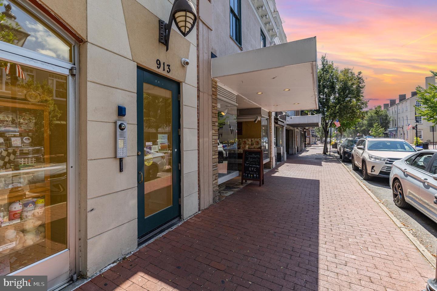 913-B CAROLINE, FREDERICKSBURG, Virginia 22401, 3 Bedrooms Bedrooms, ,2 BathroomsBathrooms,Residential,For sale,913-B CAROLINE,VAFB2009278 MLS # VAFB2009278