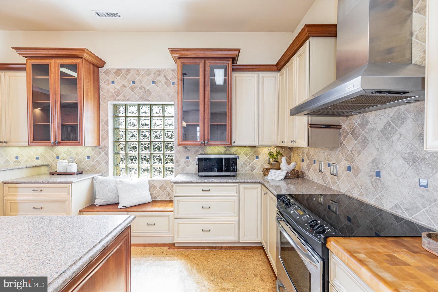 913-B CAROLINE, FREDERICKSBURG, Virginia 22401, 3 Bedrooms Bedrooms, ,2 BathroomsBathrooms,Residential,For sale,913-B CAROLINE,VAFB2009278 MLS # VAFB2009278