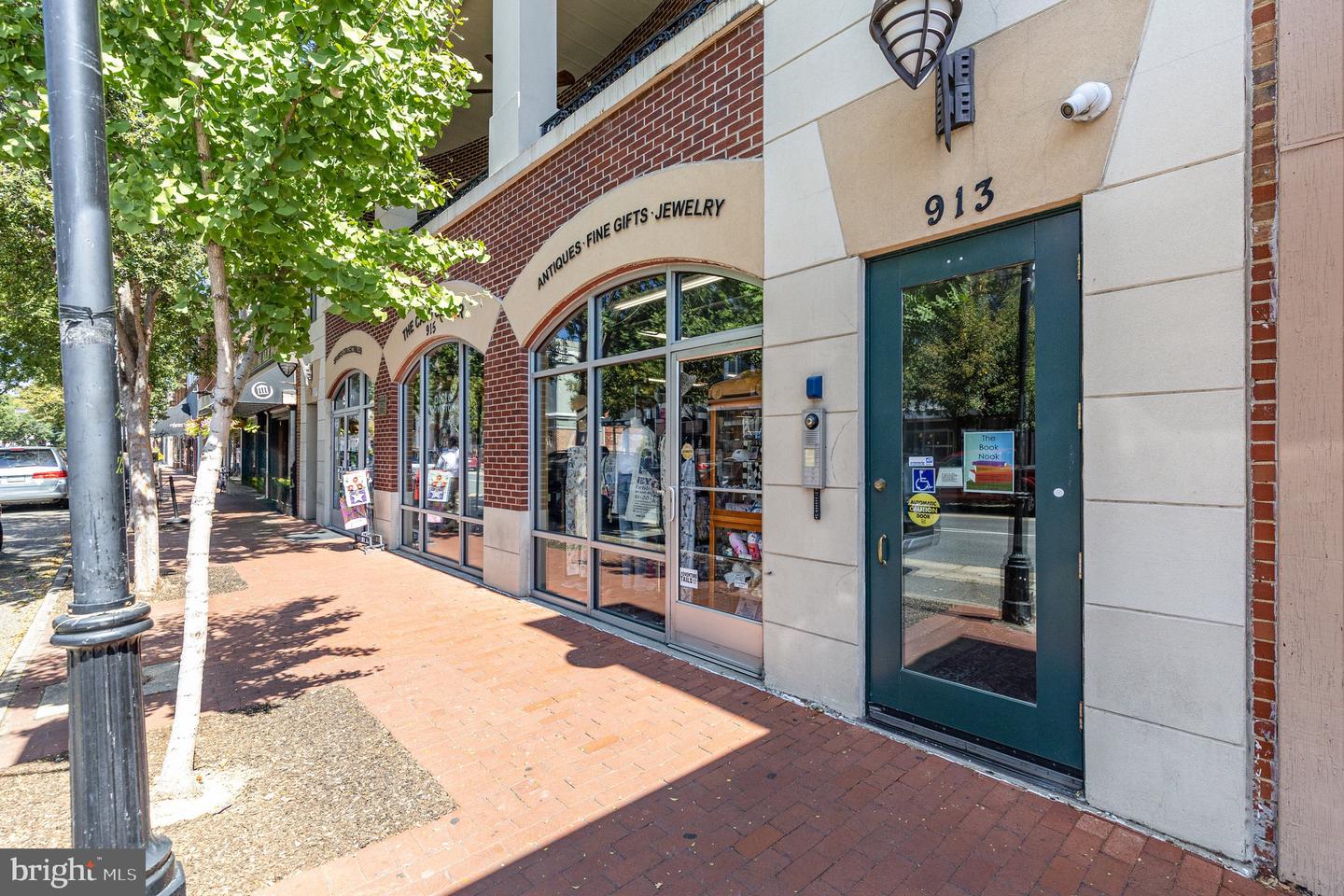 913-B CAROLINE, FREDERICKSBURG, Virginia 22401, 3 Bedrooms Bedrooms, ,2 BathroomsBathrooms,Residential,For sale,913-B CAROLINE,VAFB2009278 MLS # VAFB2009278