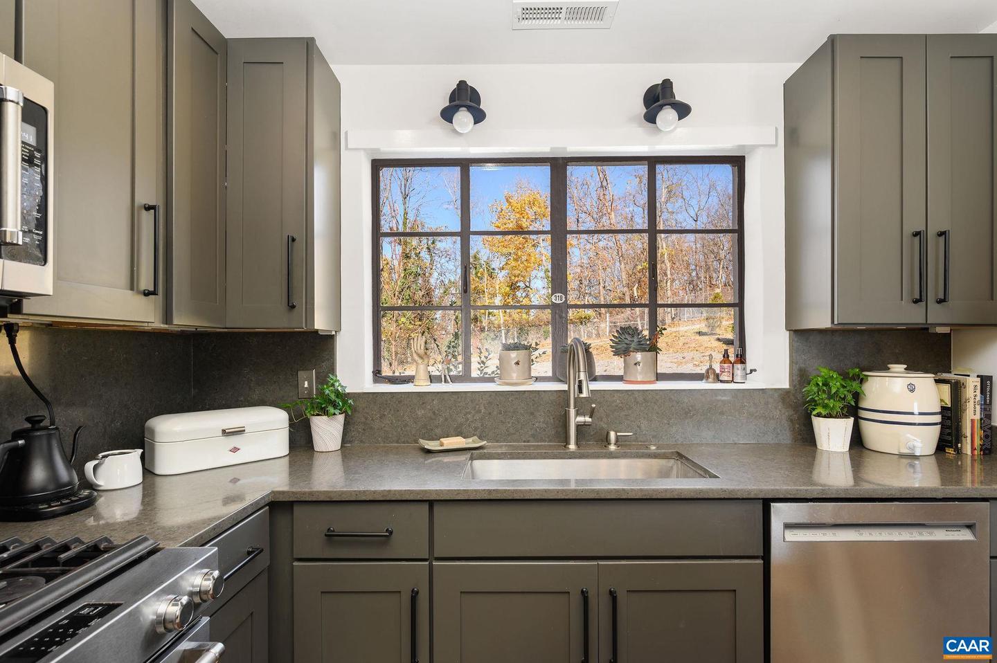 645 W FREDERICK ST, STAUNTON, Virginia 24401, 5 Bedrooms Bedrooms, ,3 BathroomsBathrooms,Residential,For sale,645 W FREDERICK ST,670920 MLS # 670920 645 W FREDERICK ST, STAUNTON, Virginia 24401, 5 Bedrooms Bedrooms, ,3 BathroomsBathrooms,Residential,For sale,645 W FREDERICK ST,670920 MLS # 670920