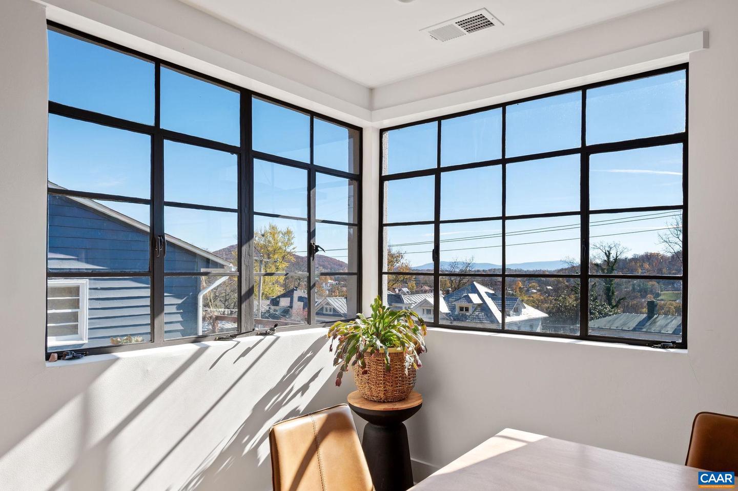 645 W FREDERICK ST, STAUNTON, Virginia 24401, 5 Bedrooms Bedrooms, ,3 BathroomsBathrooms,Residential,For sale,645 W FREDERICK ST,670920 MLS # 670920 645 W FREDERICK ST, STAUNTON, Virginia 24401, 5 Bedrooms Bedrooms, ,3 BathroomsBathrooms,Residential,For sale,645 W FREDERICK ST,670920 MLS # 670920